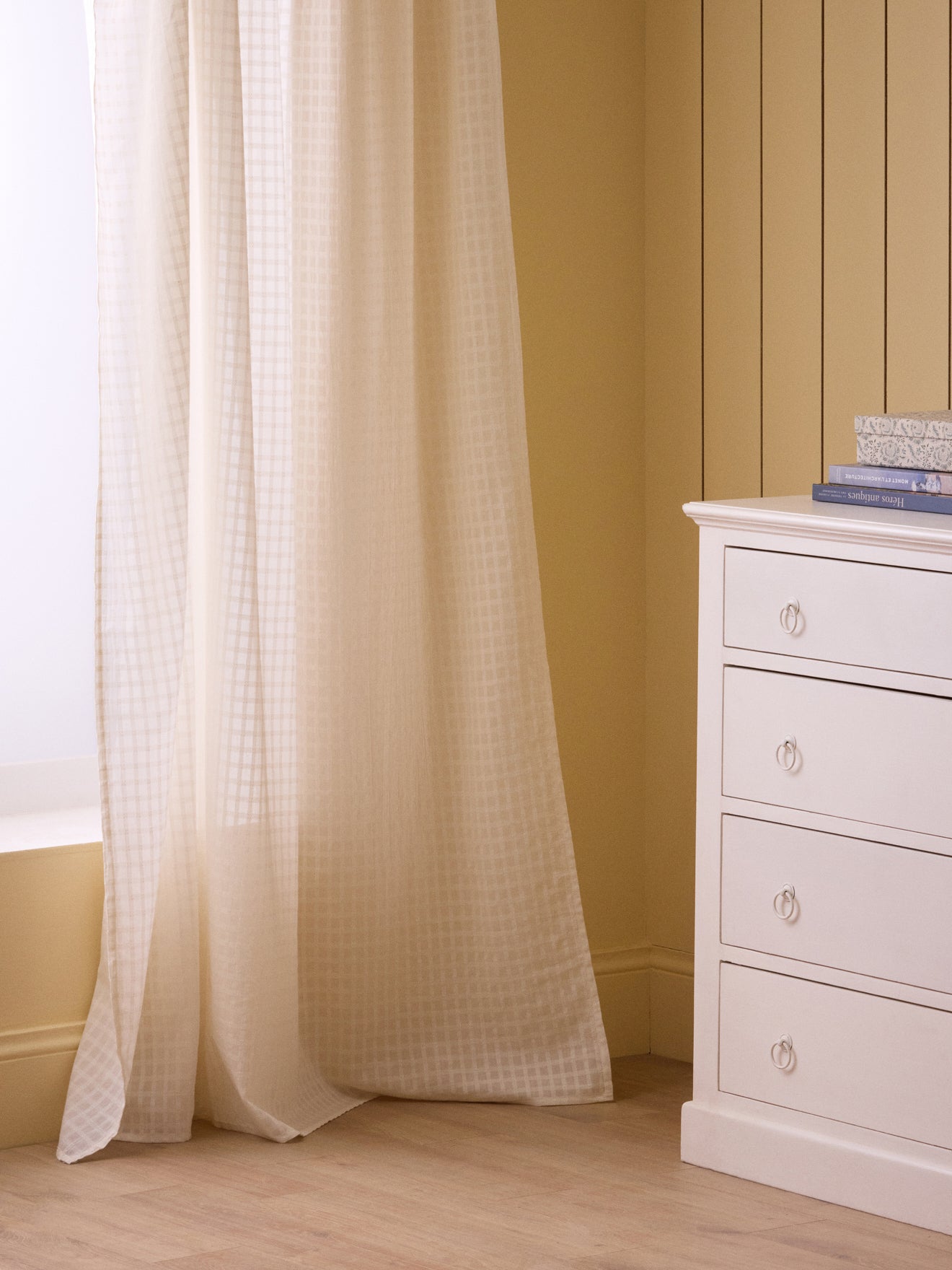 Stoffbahn aus Voile mit Ton-in-Ton-Karomuster