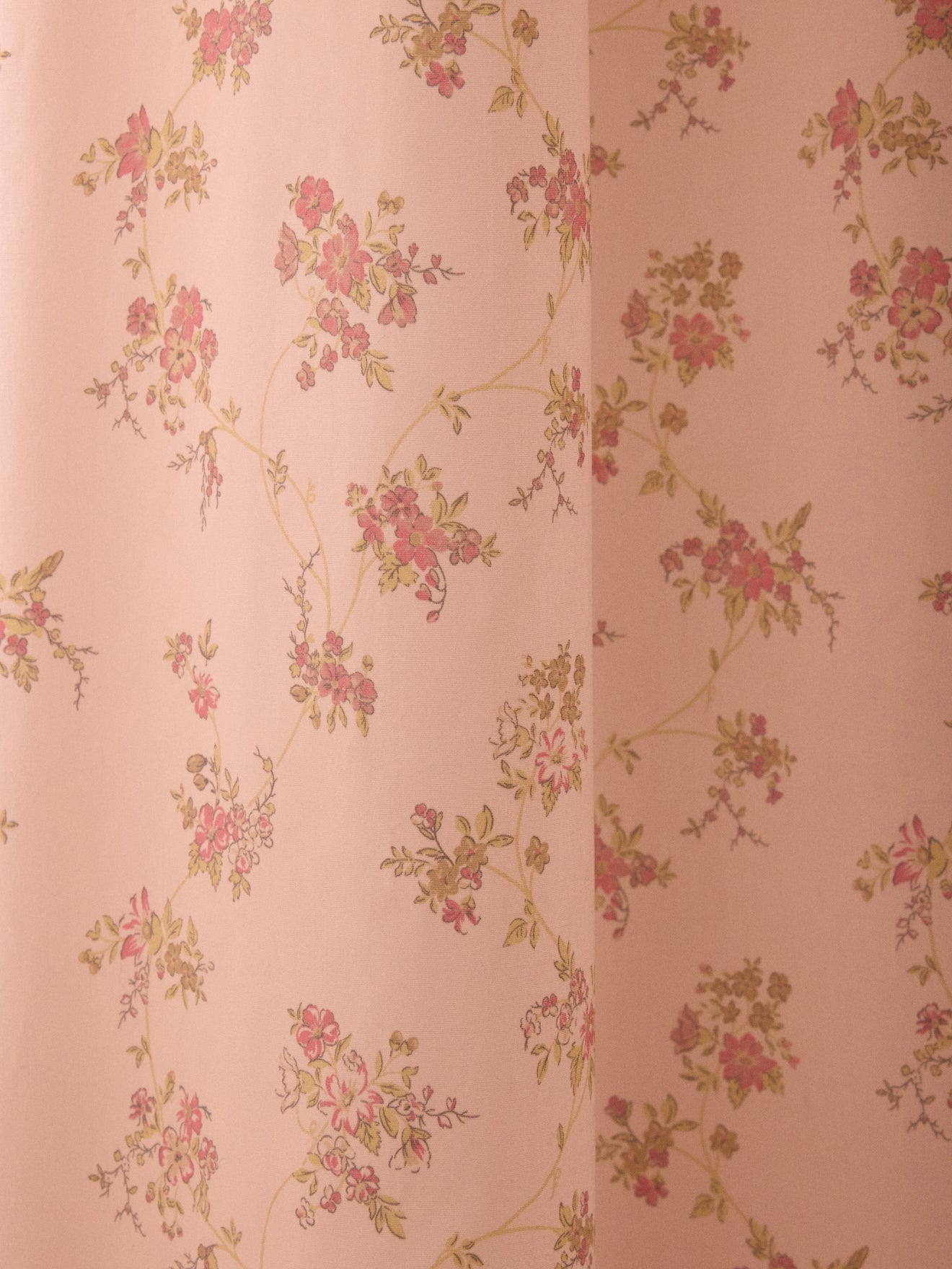 Vorhang aus bedrucktem Baumwoll-Perkal mit rosa Blumenmuster
