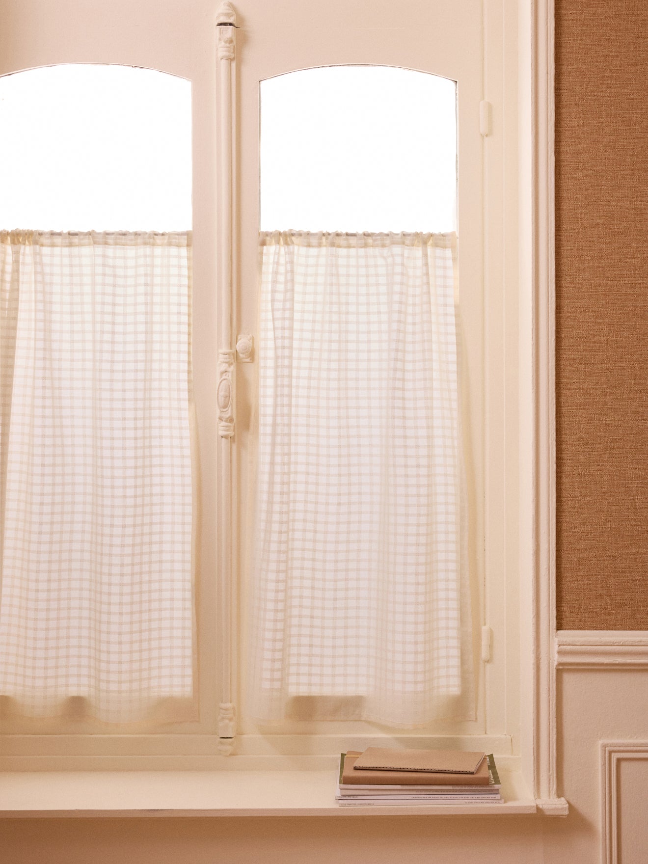 Plumetis-Ton-in-Ton-Scheibengardine