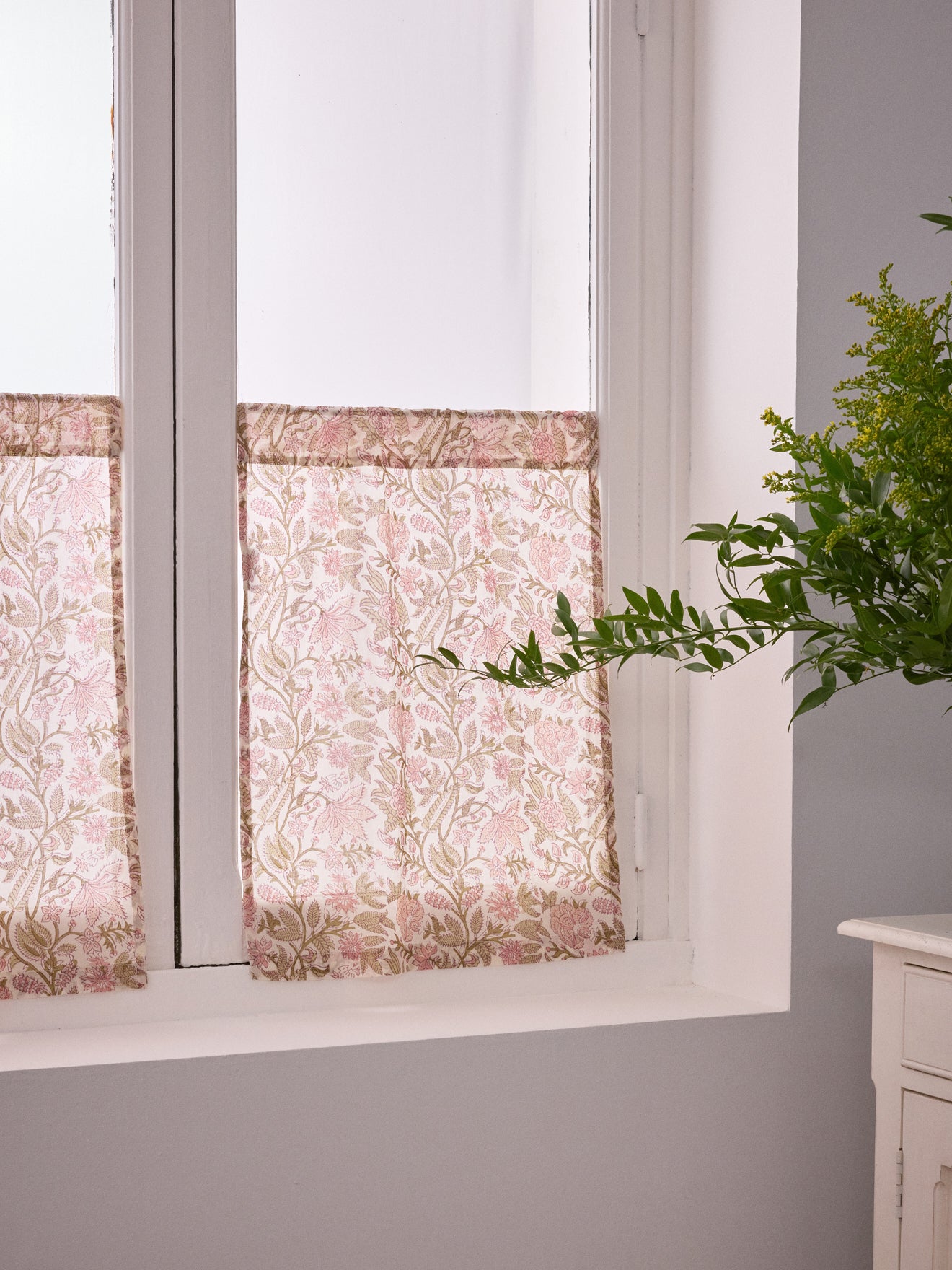 Scheibengardine aus Baumwolle mit indischem Print in Rosa