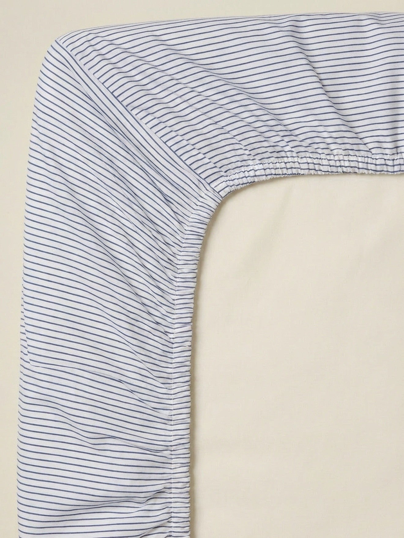 Gestreiftes Spannbettlaken « Esprit petit Jouy »