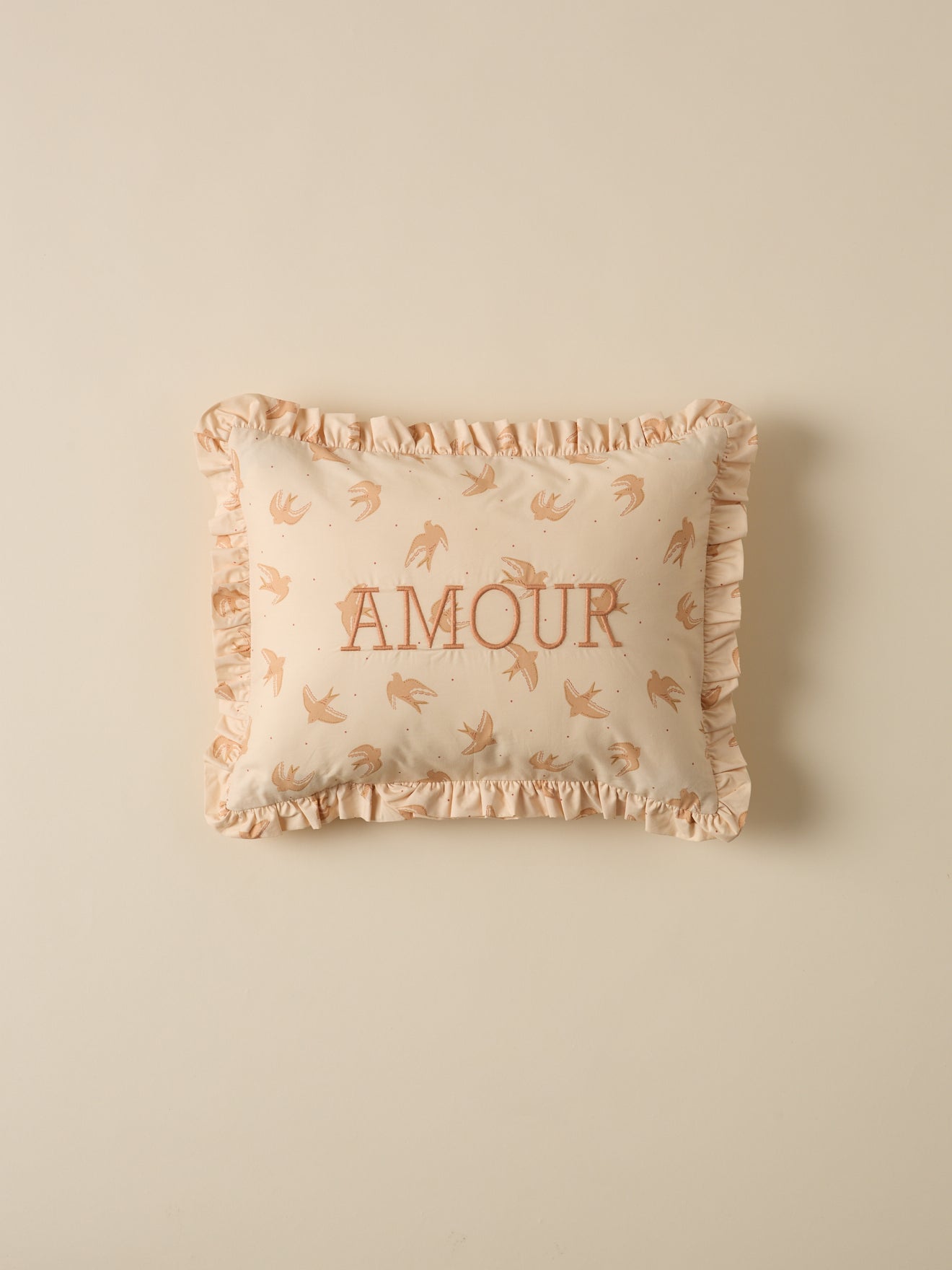 Kissen mit Amour-Stickerei