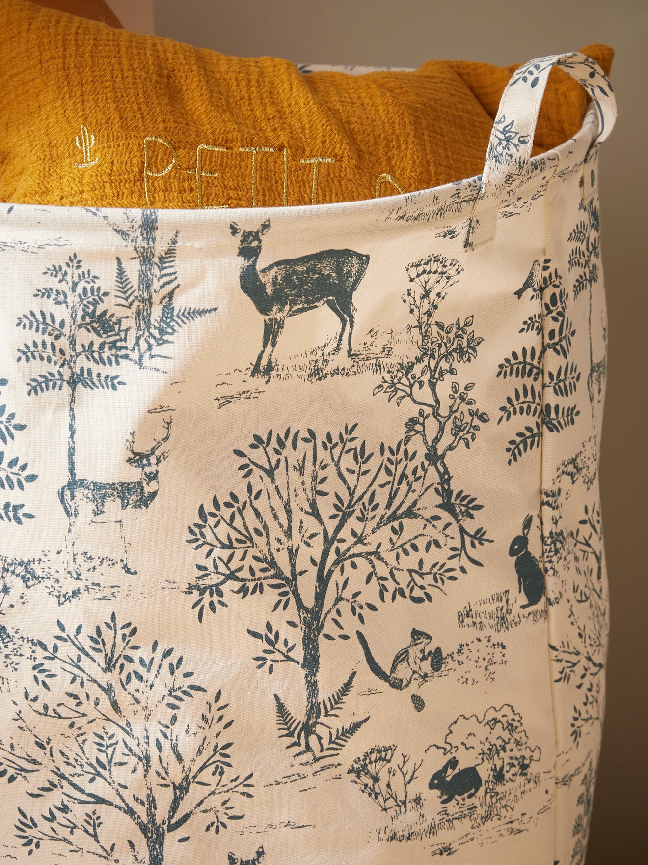 Runder Aufbewahrungskorb im Toile de Jouy-Esprit