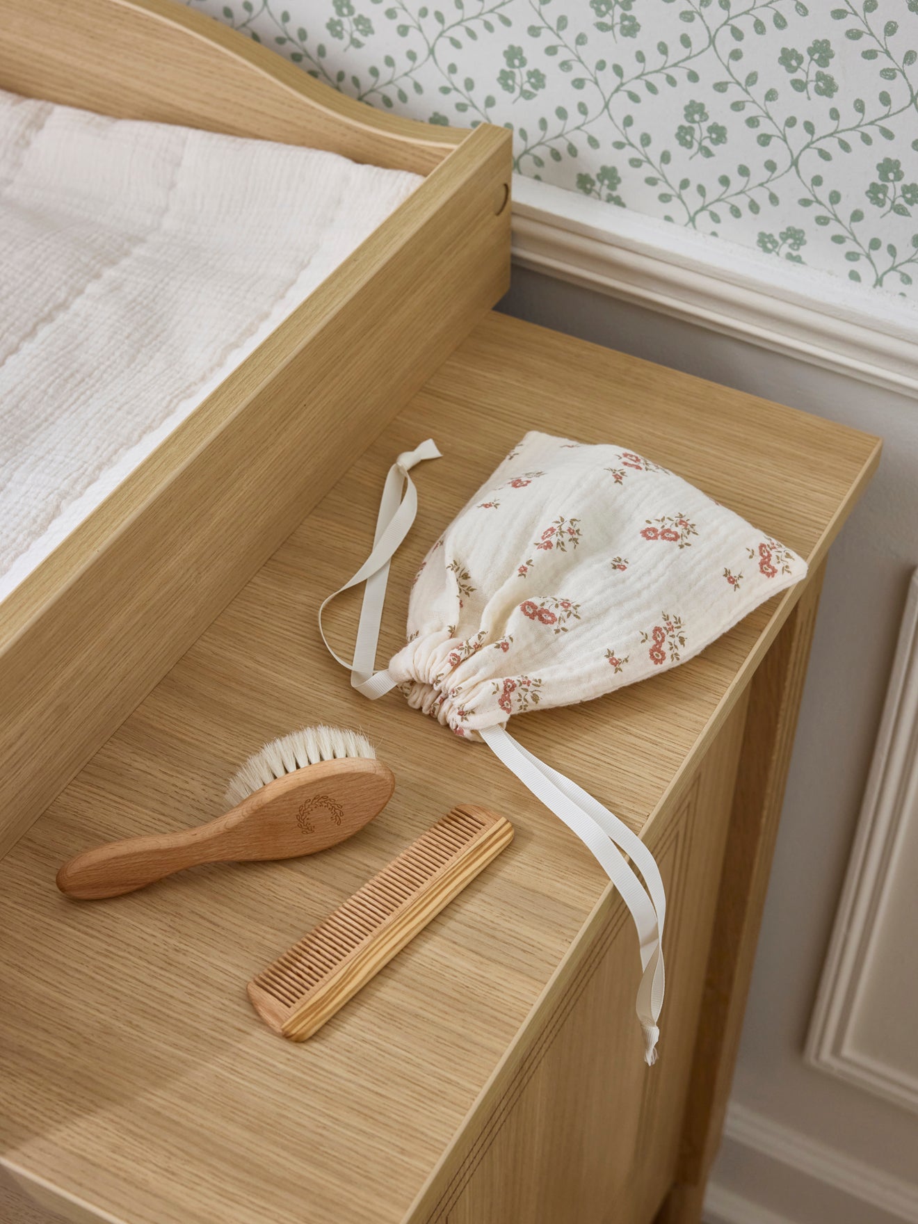 Baby-Bürste und Kamm aus Holz