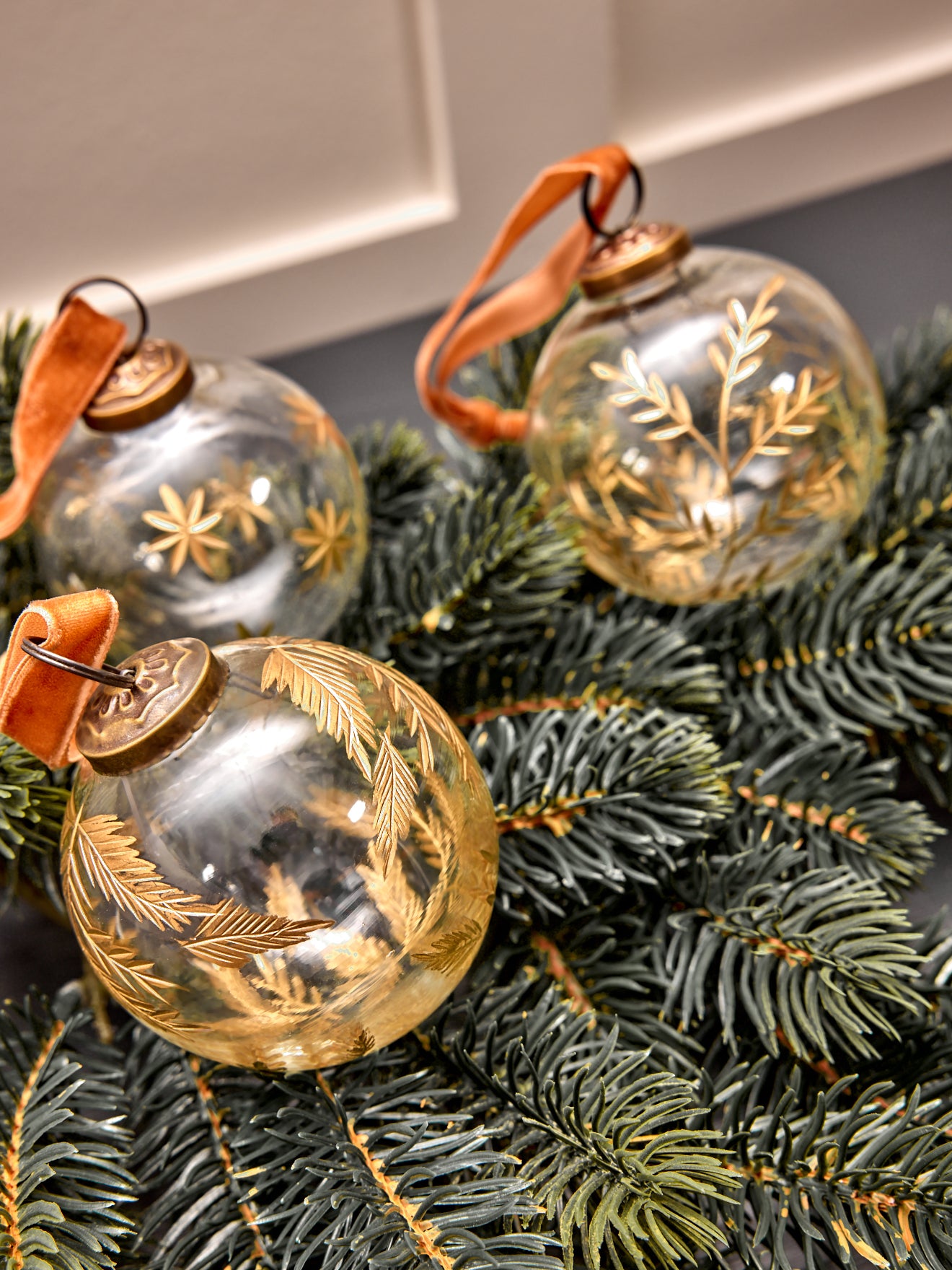 Weihnachtskugel aus Glas « goldfarbene Blätter » im 3er-Set