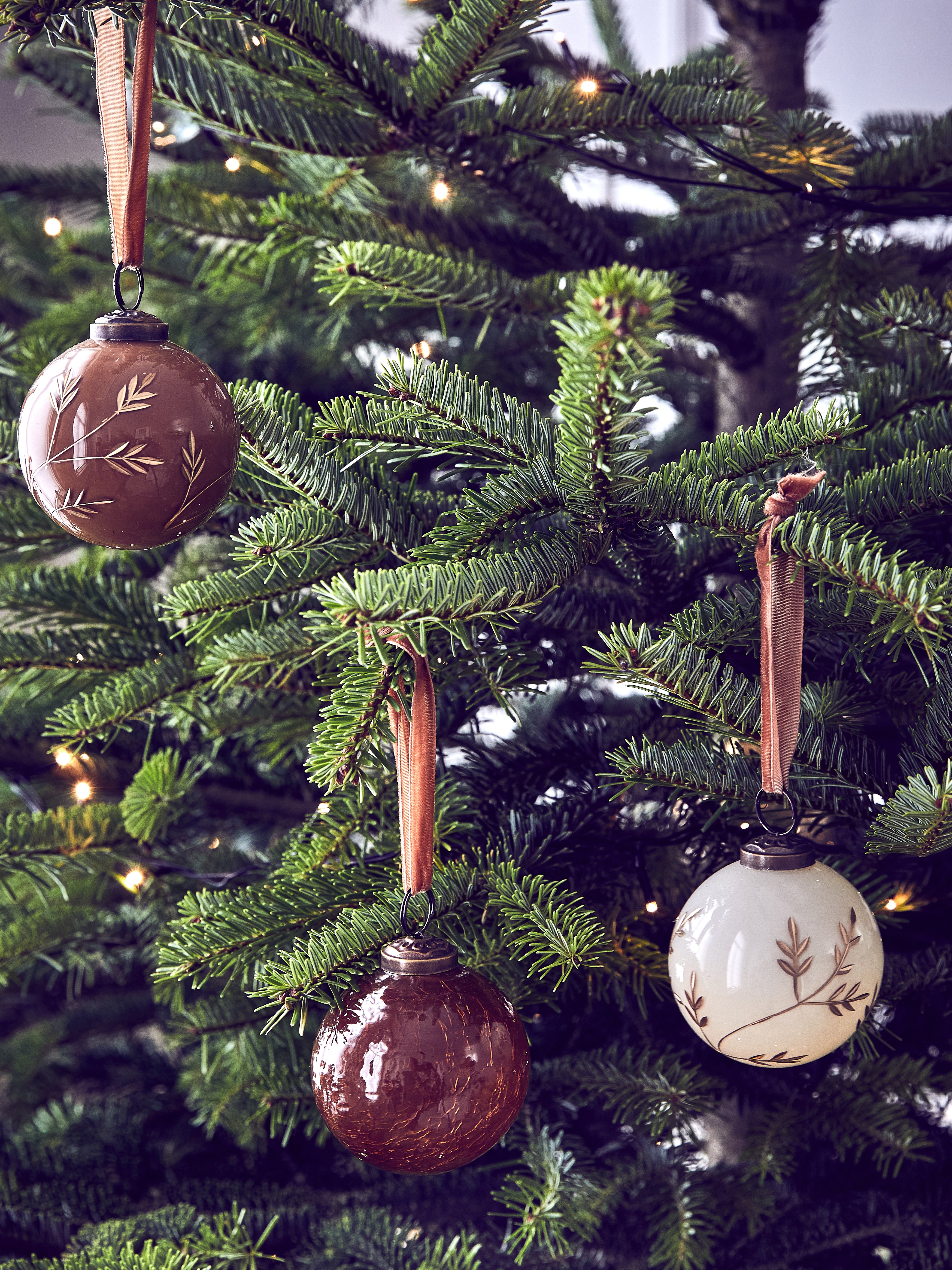 Bemalte Weihnachtskugel aus Glas im 3er-Set