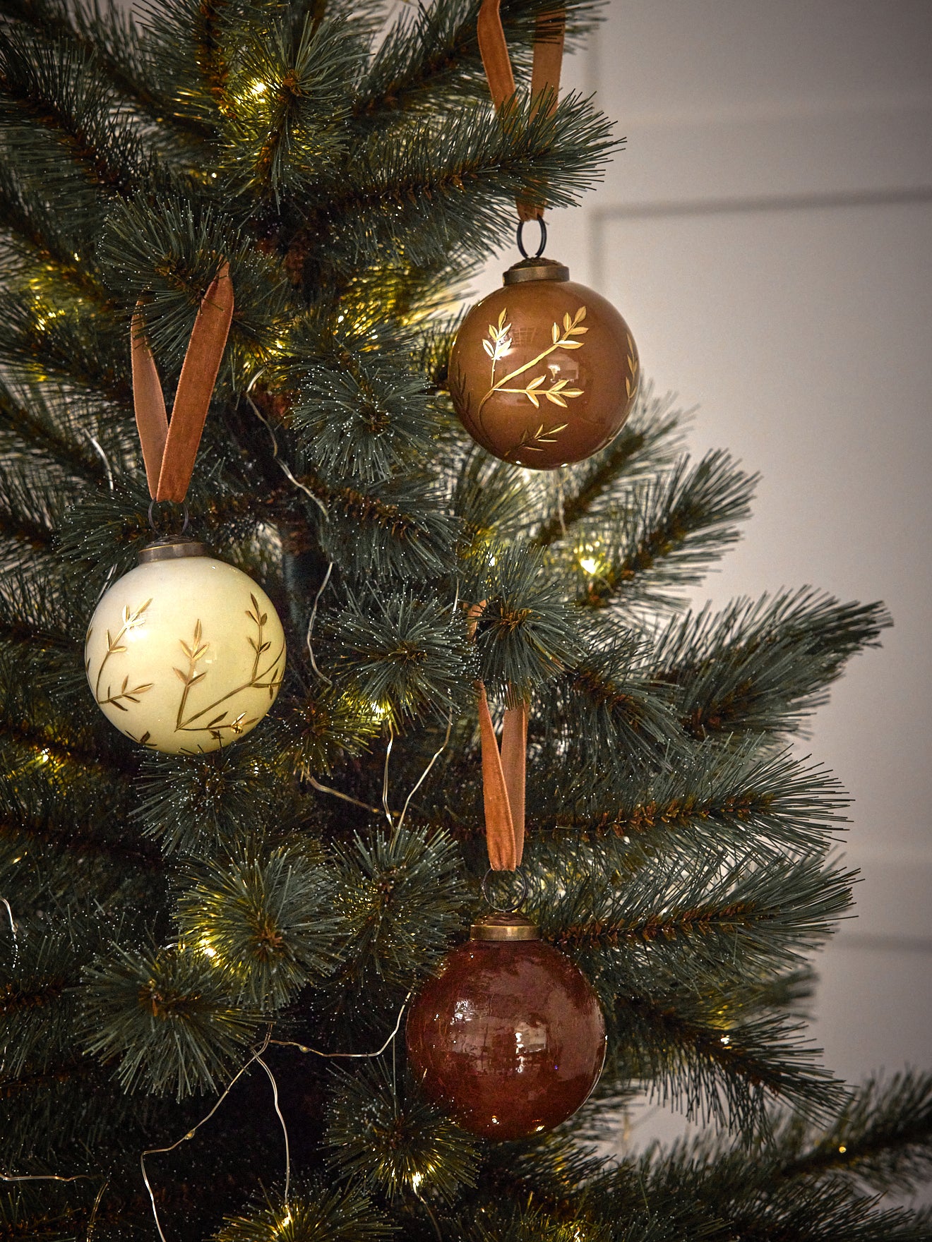 Bemalte Weihnachtskugel aus Glas im 3er-Set