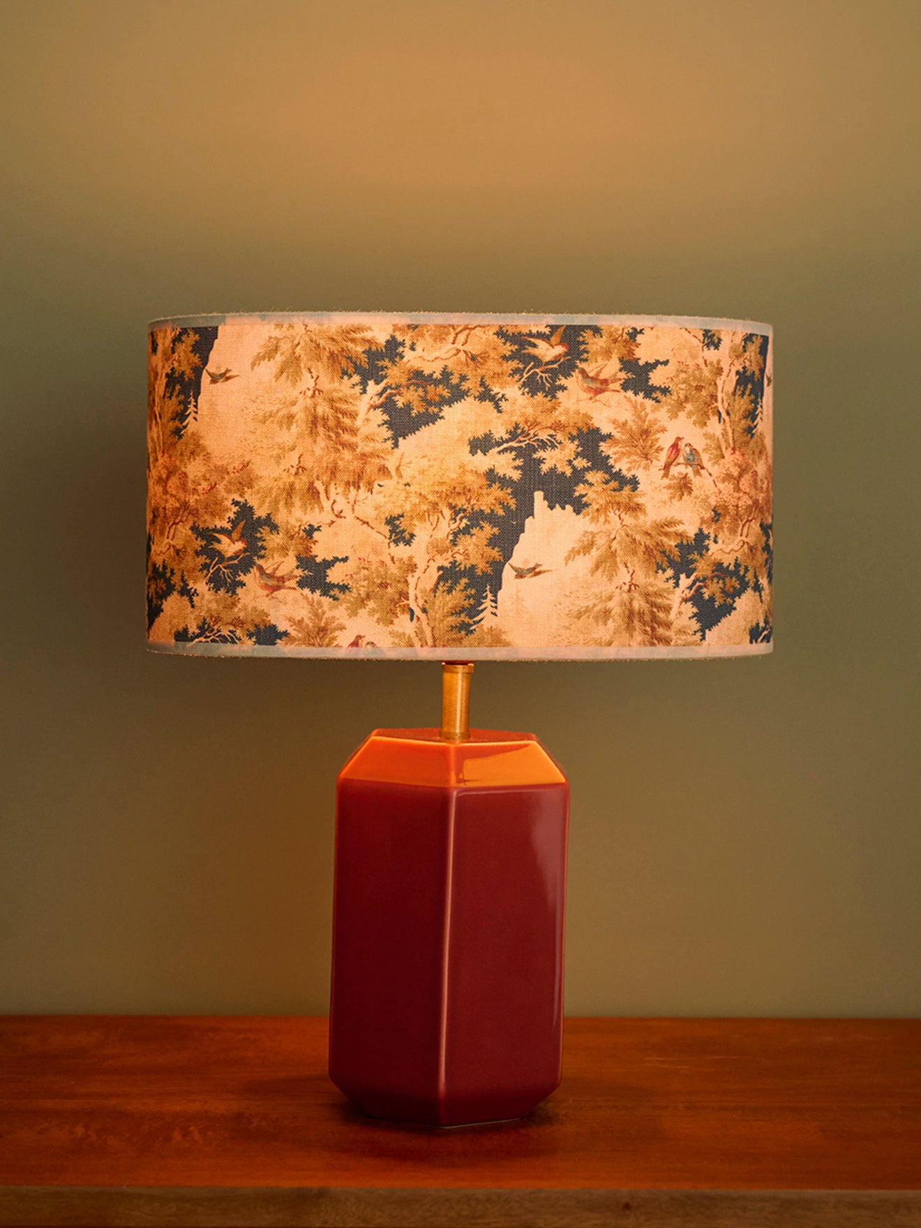 Ovaler Lampenschirm mit Blumenmuster – kleines Modell