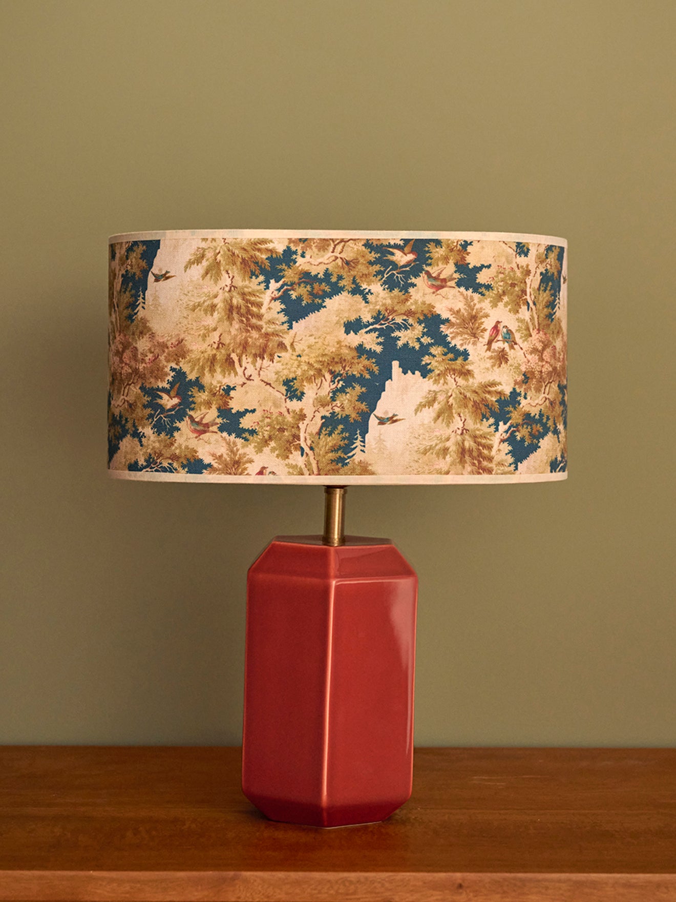 Ovaler Lampenschirm mit Blumenmuster – kleines Modell