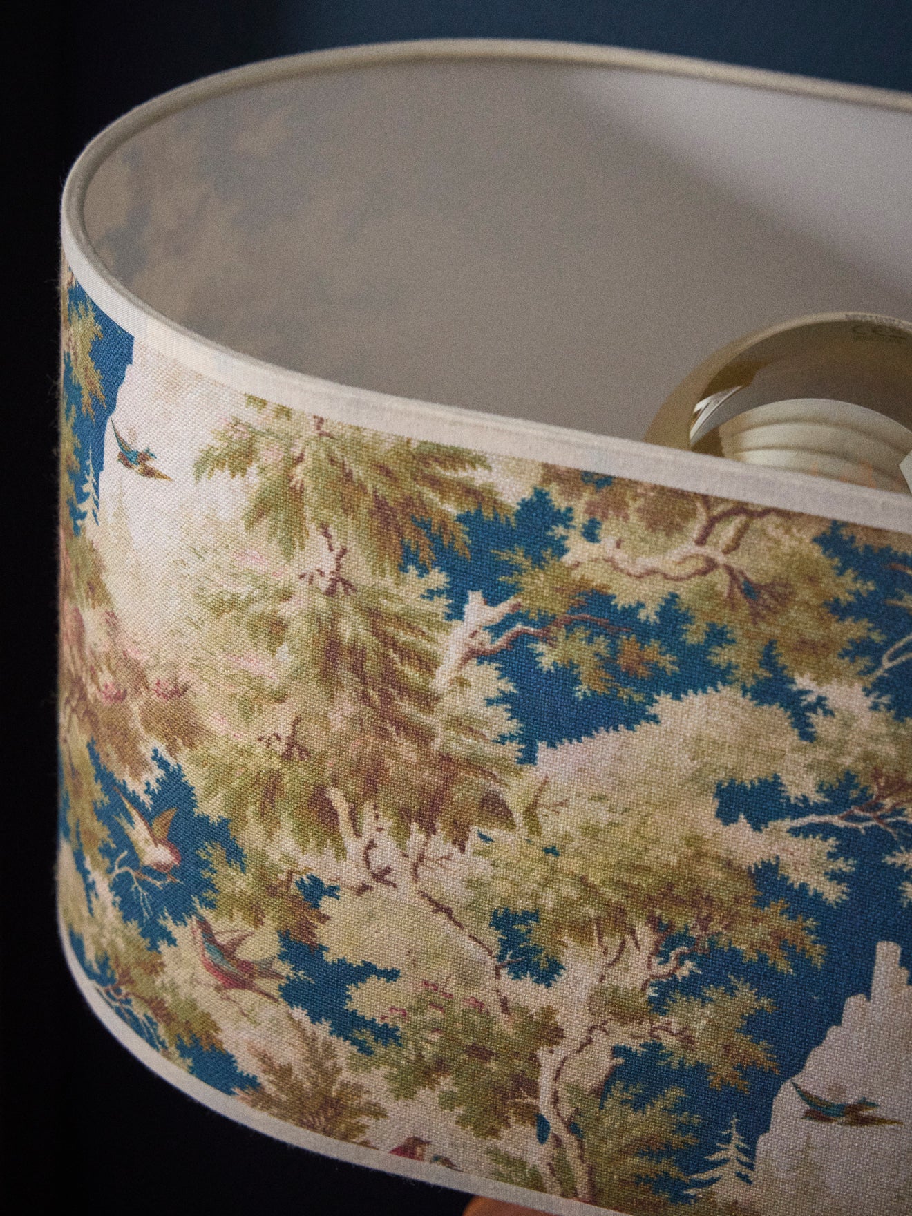 Ovaler Lampenschirm mit Blumenmuster – kleines Modell