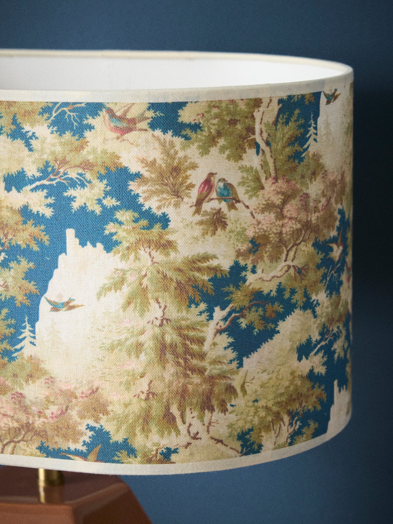 Ovaler Lampenschirm mit Blumenmuster – großes Modell