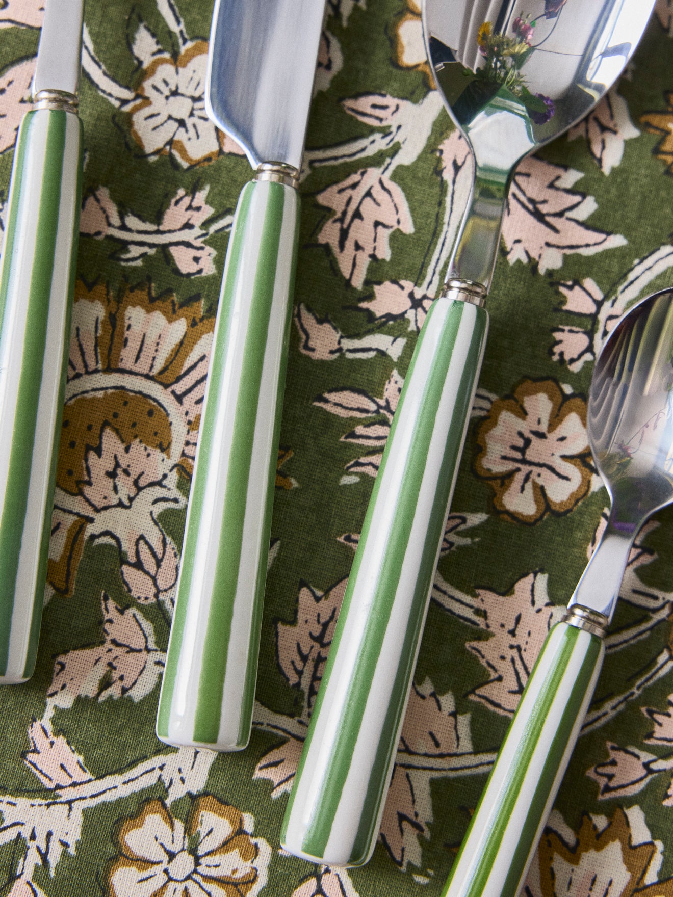 Besteck mit Keramikgriff – 24-teilig