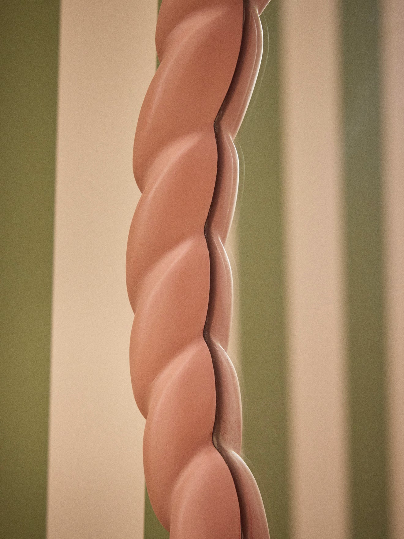 Ovaler Spiegel mit gedrehtem Rahmen