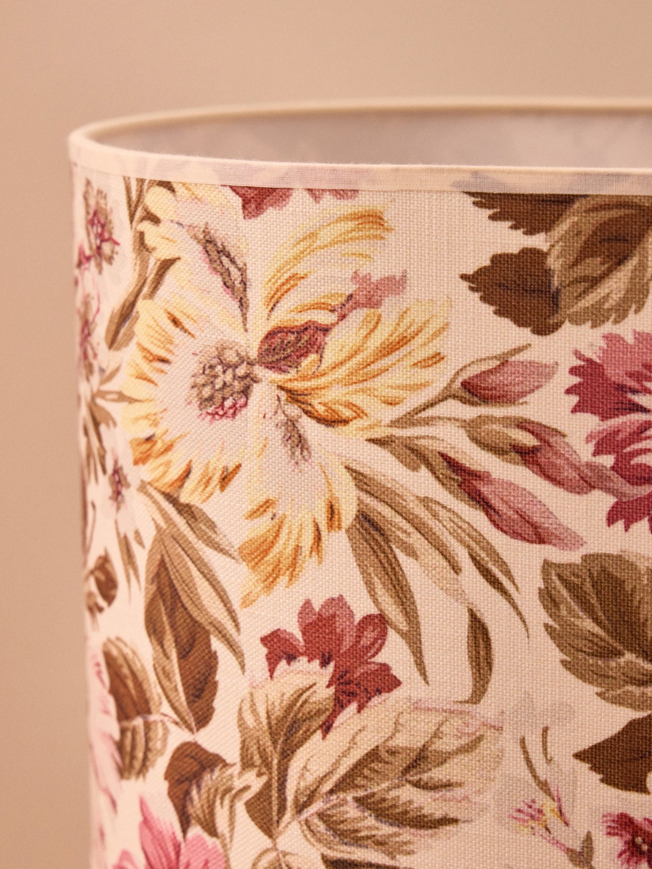 Ovaler Lamenschirm mit Blumenmuster - großes Modell Victoire