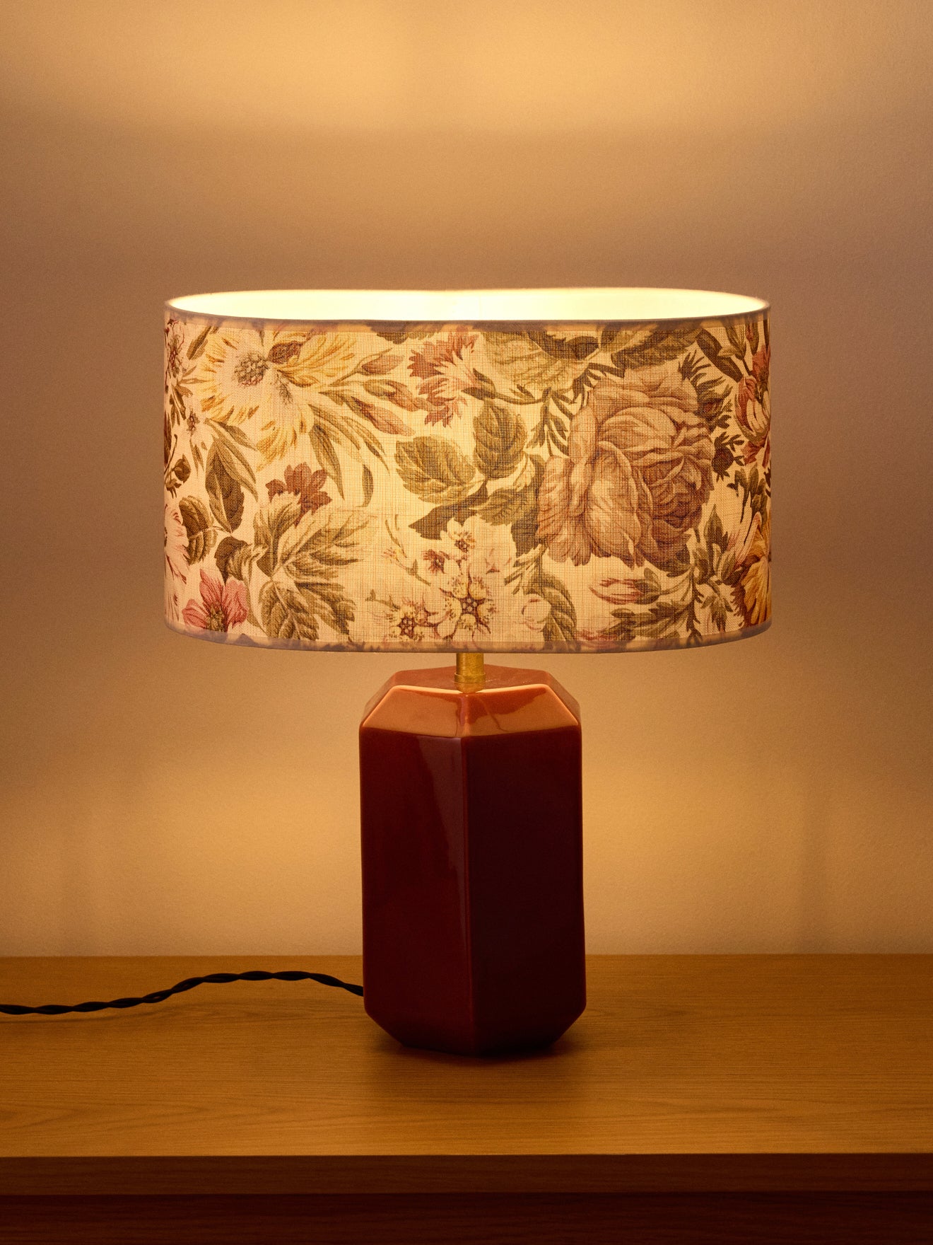 Ovaler Lamenschirm mit Blumenmuster - kleines Modell Victoire