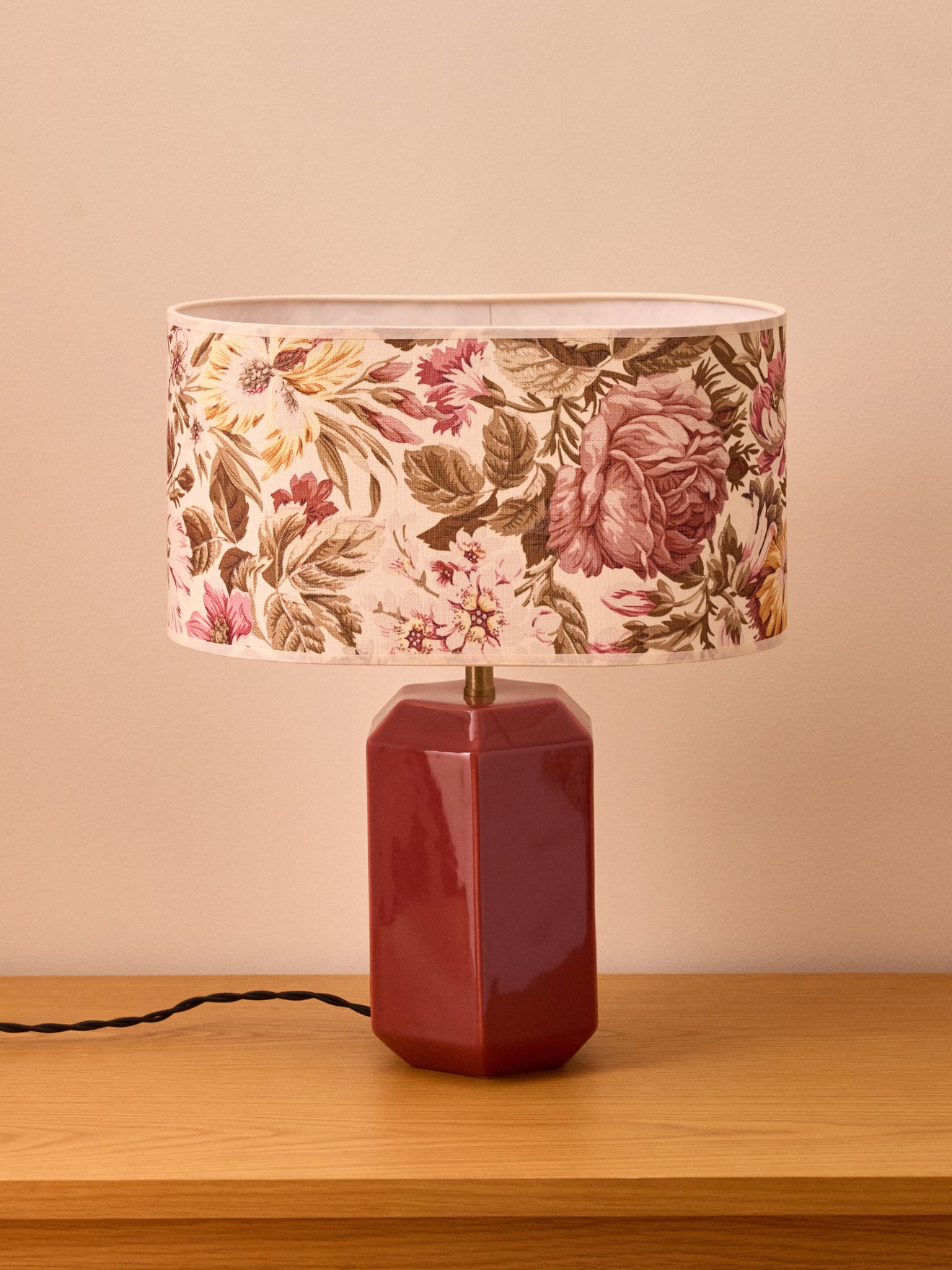 Ovaler Lamenschirm mit Blumenmuster - kleines Modell Victoire