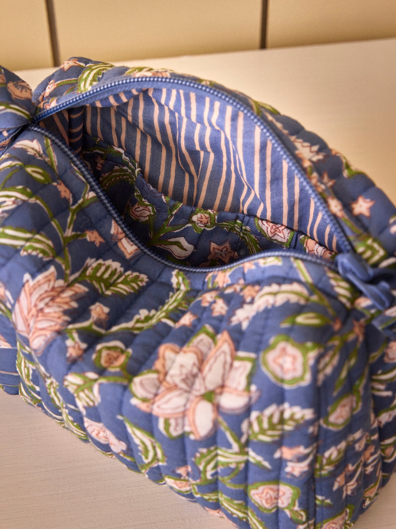 Kulturbeutel mit Bella-Print