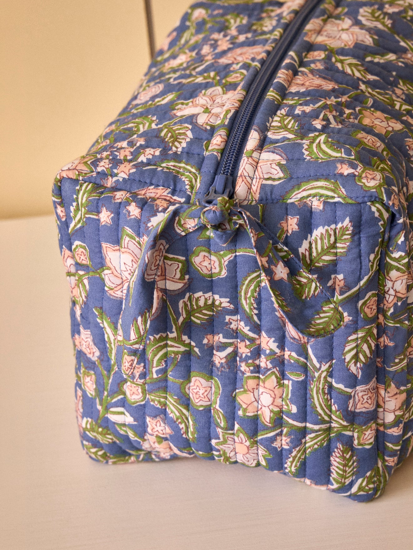 Kulturbeutel mit Bella-Print