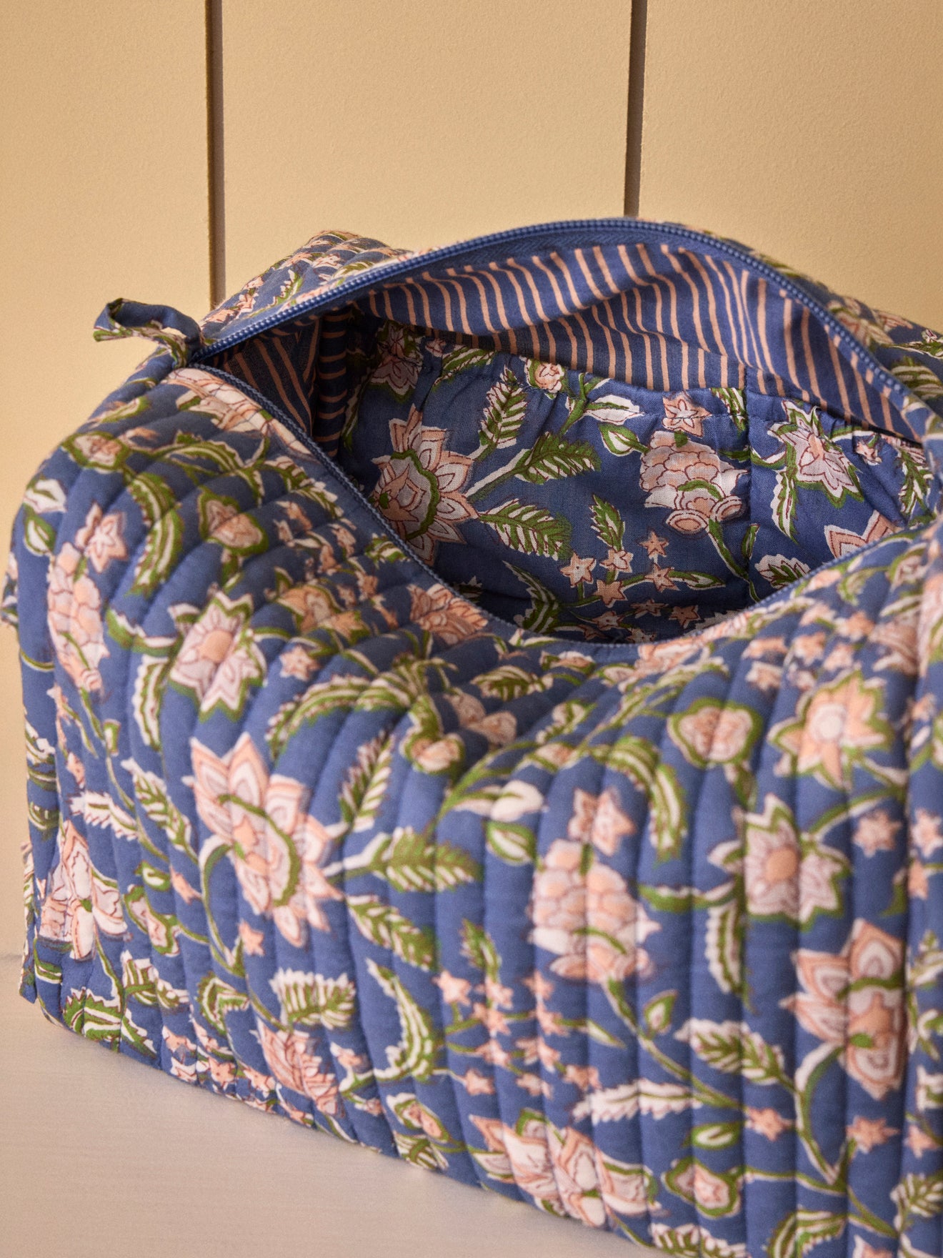 Kulturbeutel mit Bella-Print