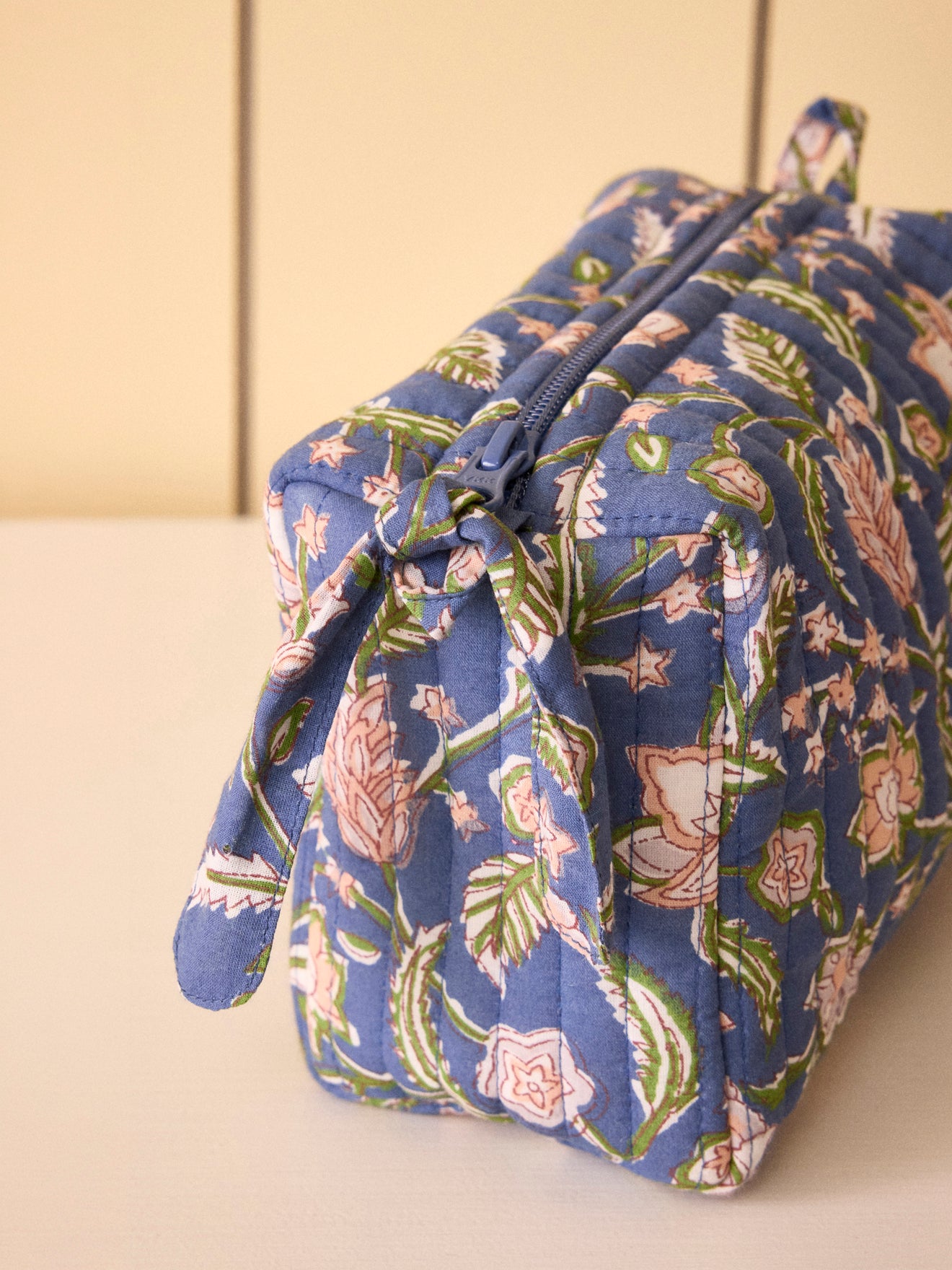 Kulturbeutel mit Bella-Print