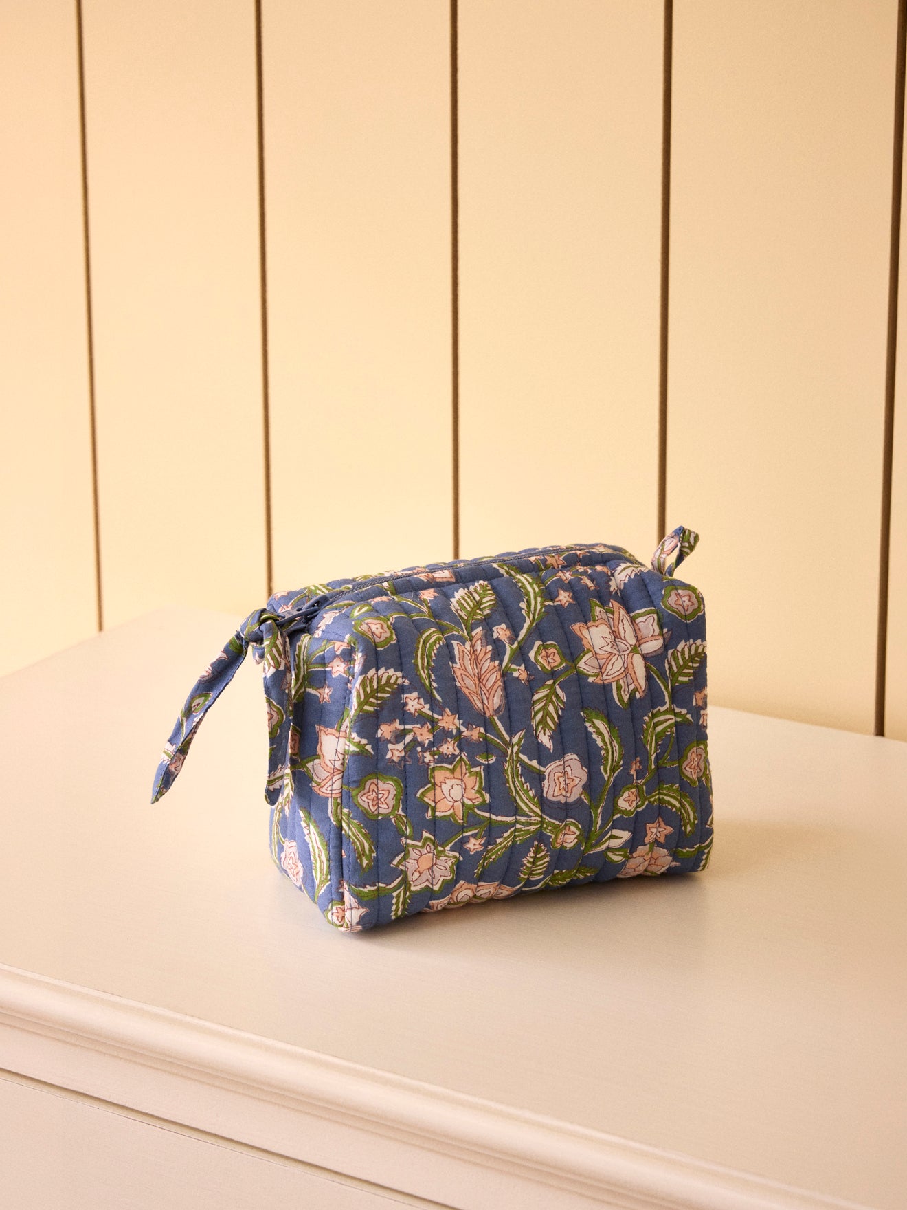 Kulturbeutel mit Bella-Print