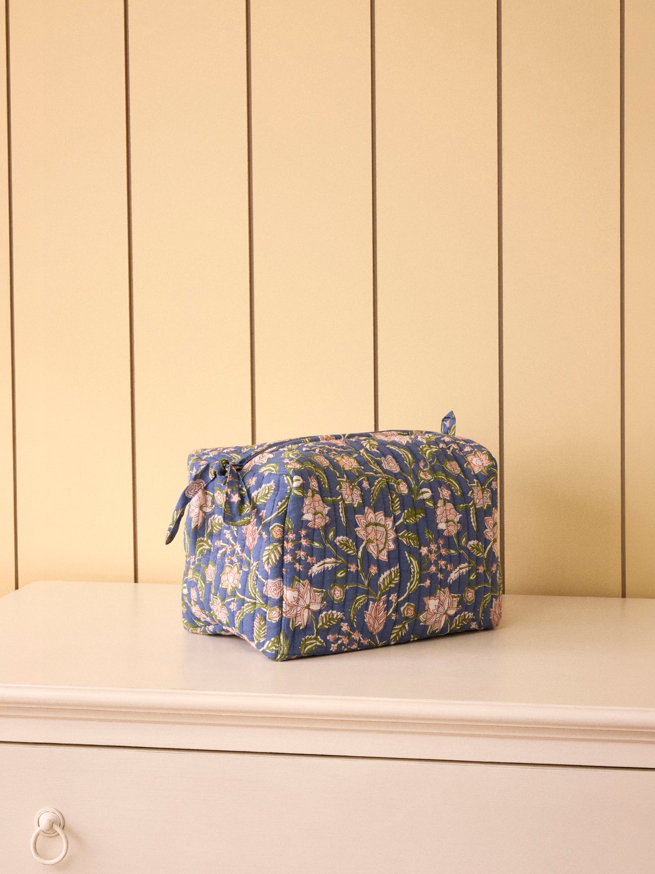 Kulturbeutel mit Bella-Print