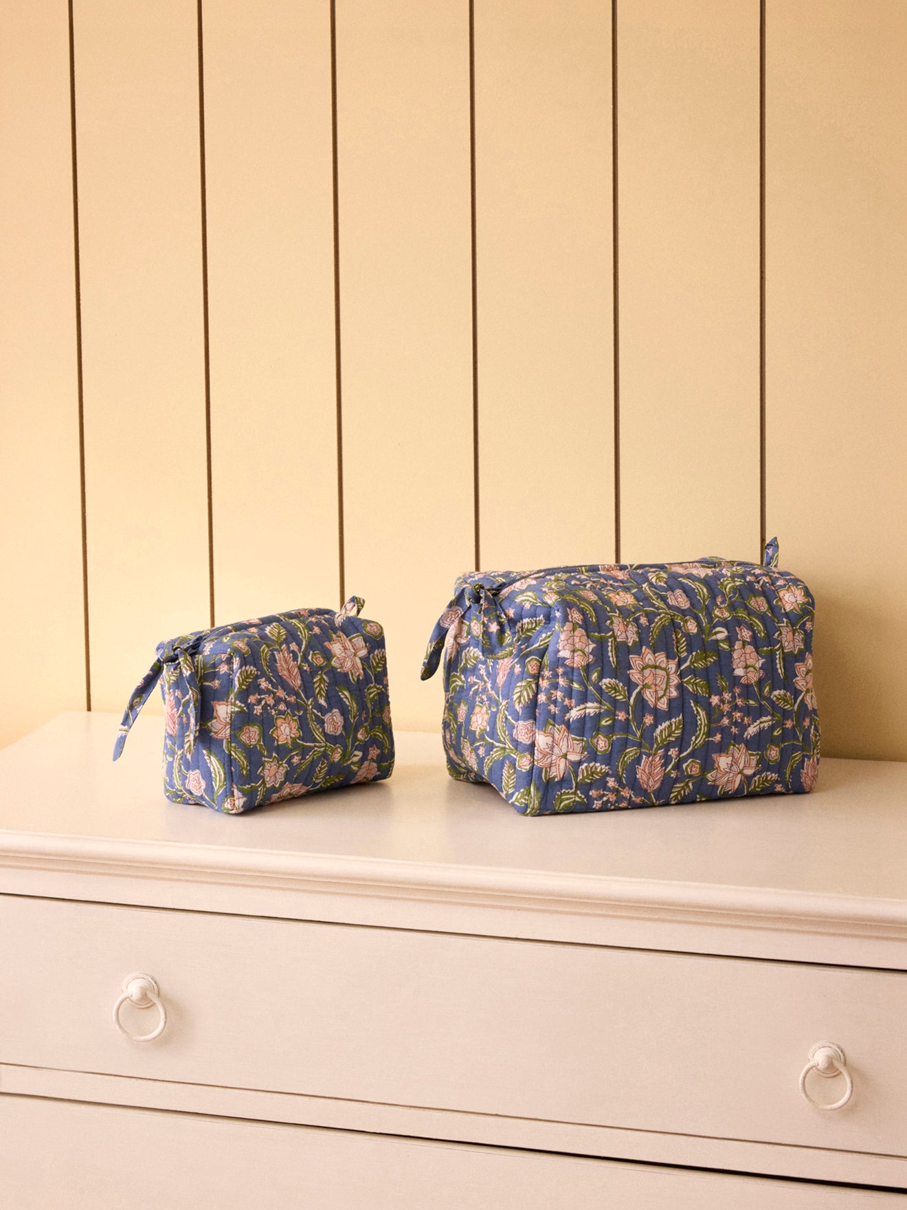 Kulturbeutel mit Bella-Print