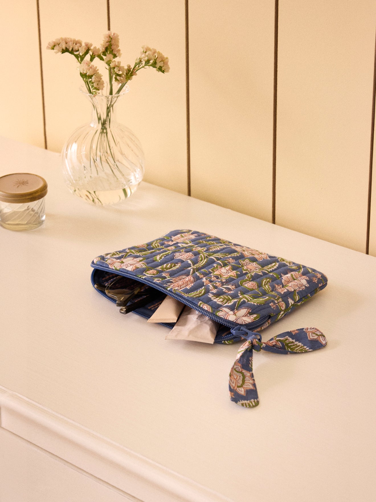 Kleiner Kulturbeutel mit Bella-Print