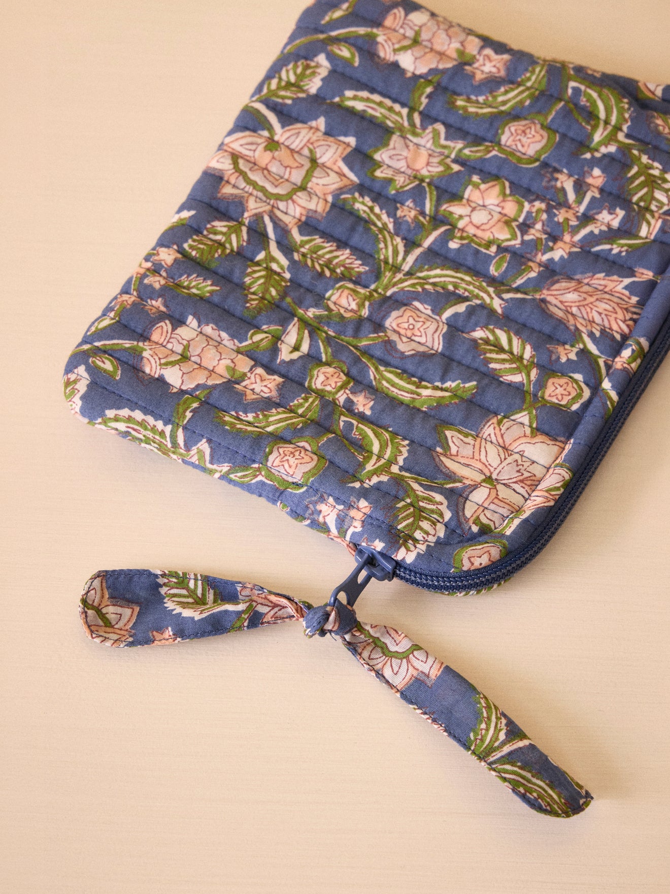 Kleiner Kulturbeutel mit Bella-Print