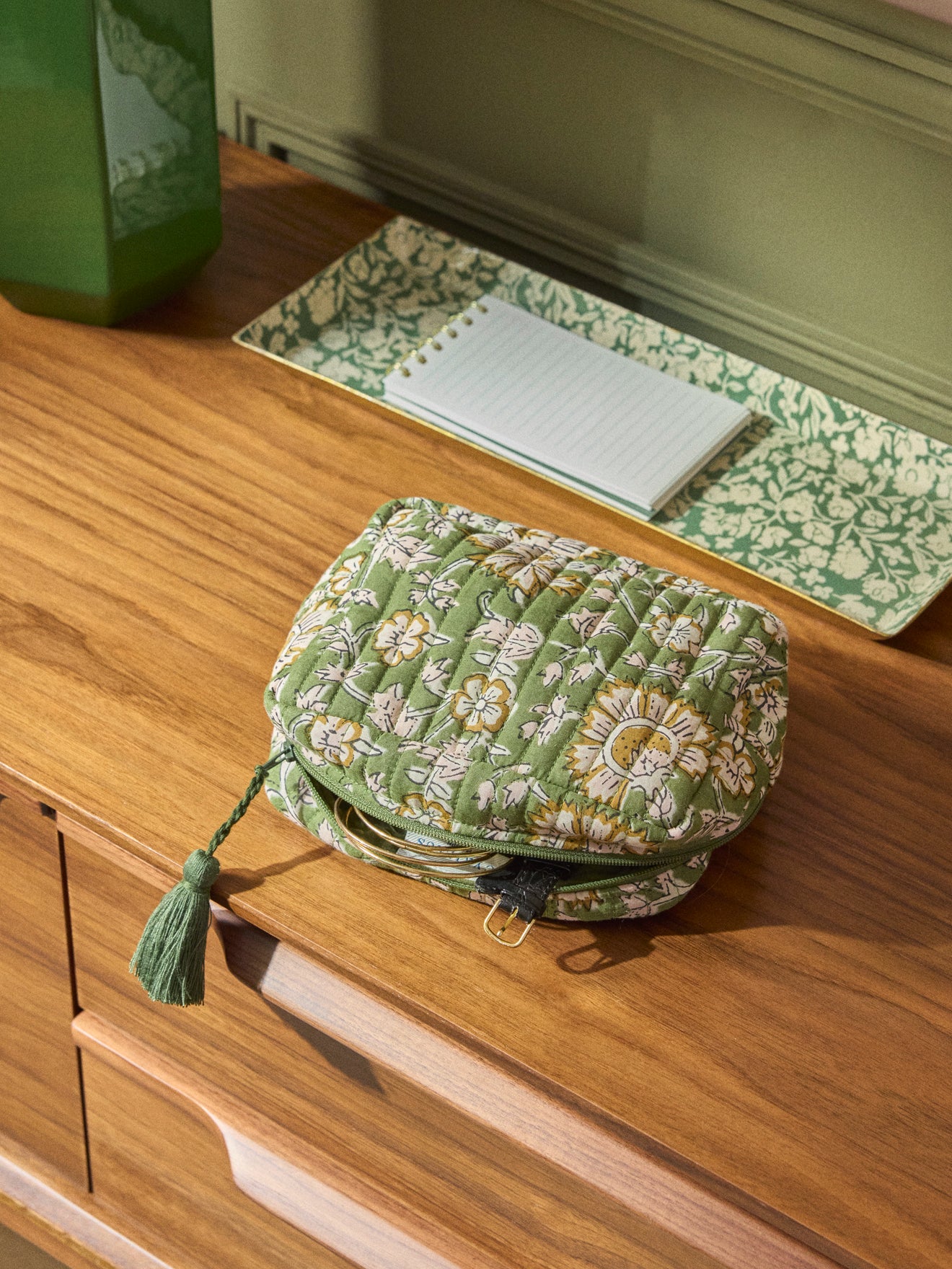 Gestepptes Necessaire aus indischem Stoff