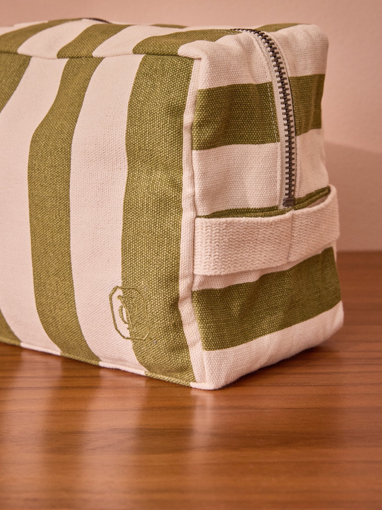 Gestreifter Kulturbeutel aus Canvas