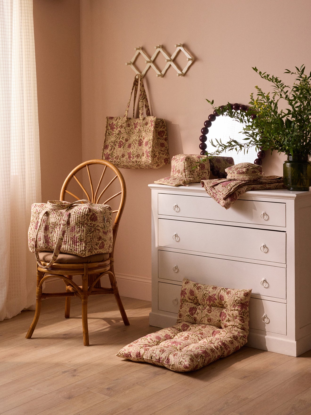 Kleiner Kulturbeutel mit Blumenmuster