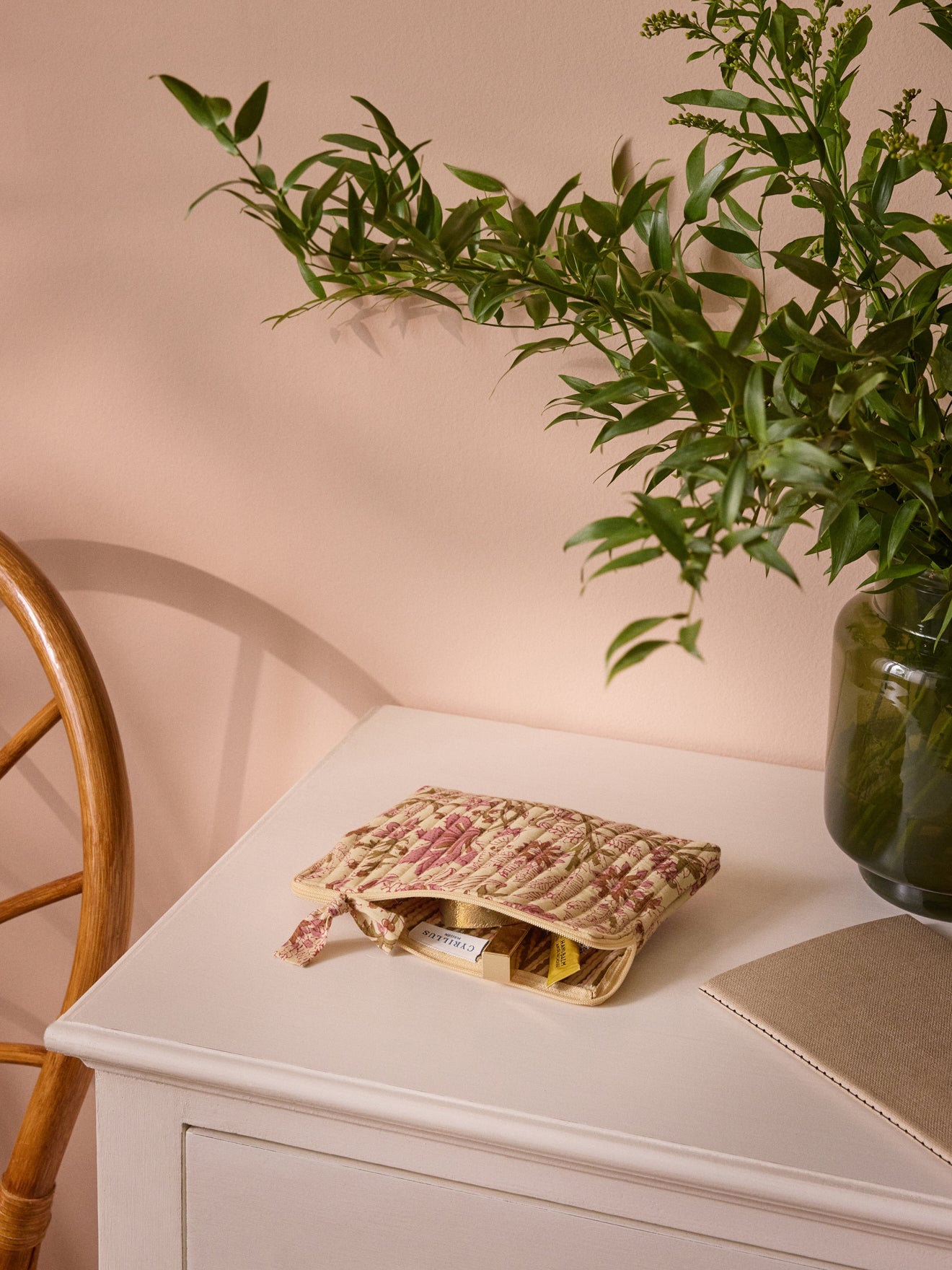 Kleiner Kulturbeutel mit Blumenmuster