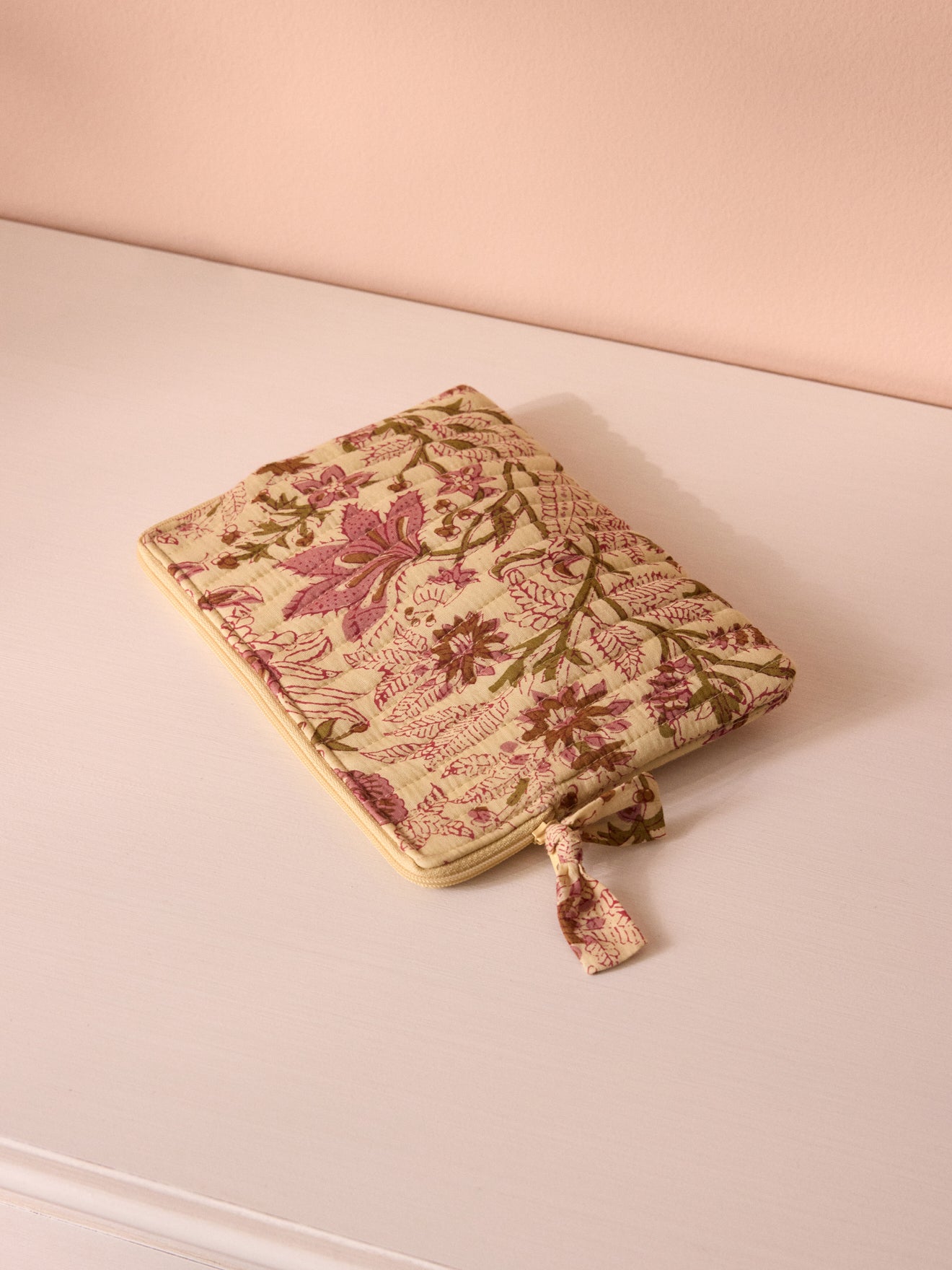 Kleiner Kulturbeutel mit Blumenmuster