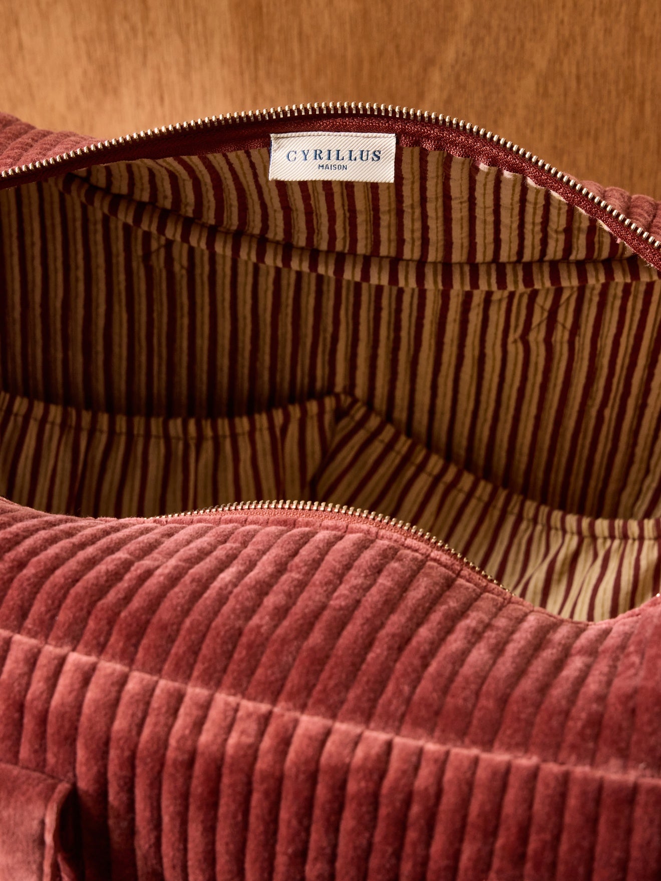 Wochenendtasche aus Velours