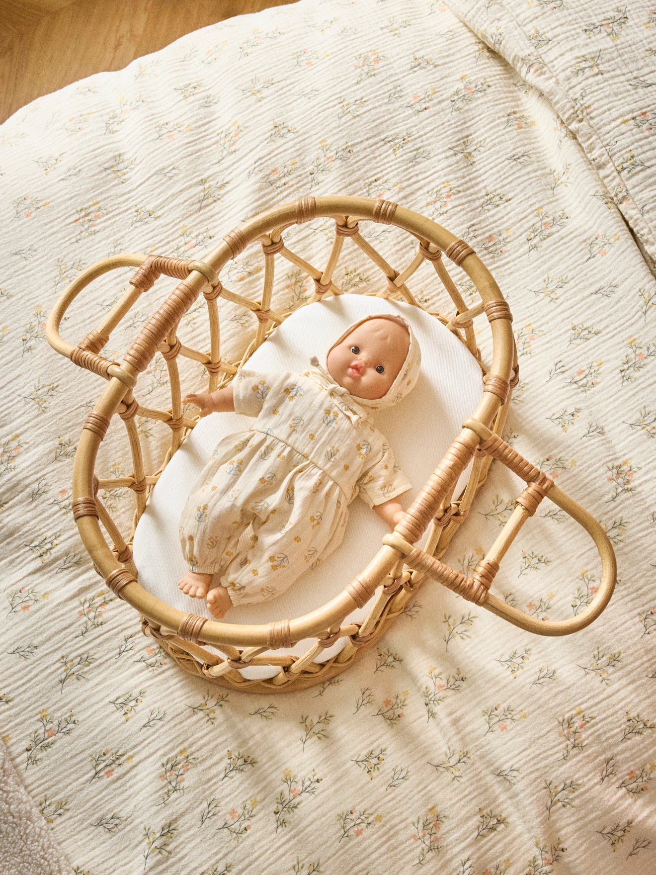 Puppen-Moseskörbchen aus Rattan