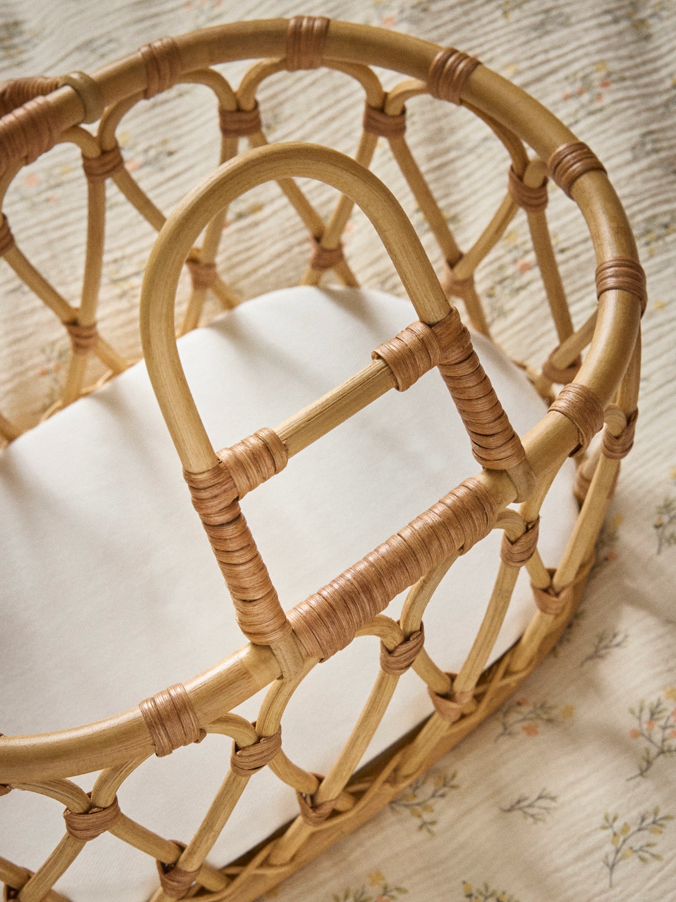 Puppen-Moseskörbchen aus Rattan