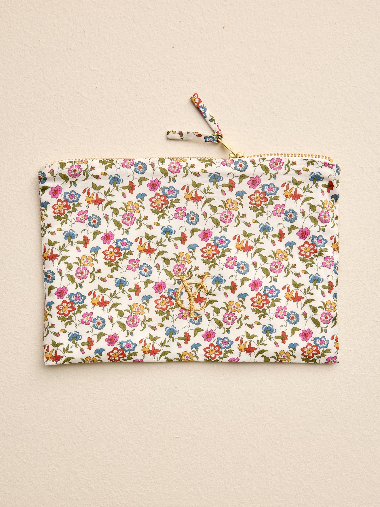 Tasche aus Liberty®-Stoff mit Stickerei – Solidaraktion