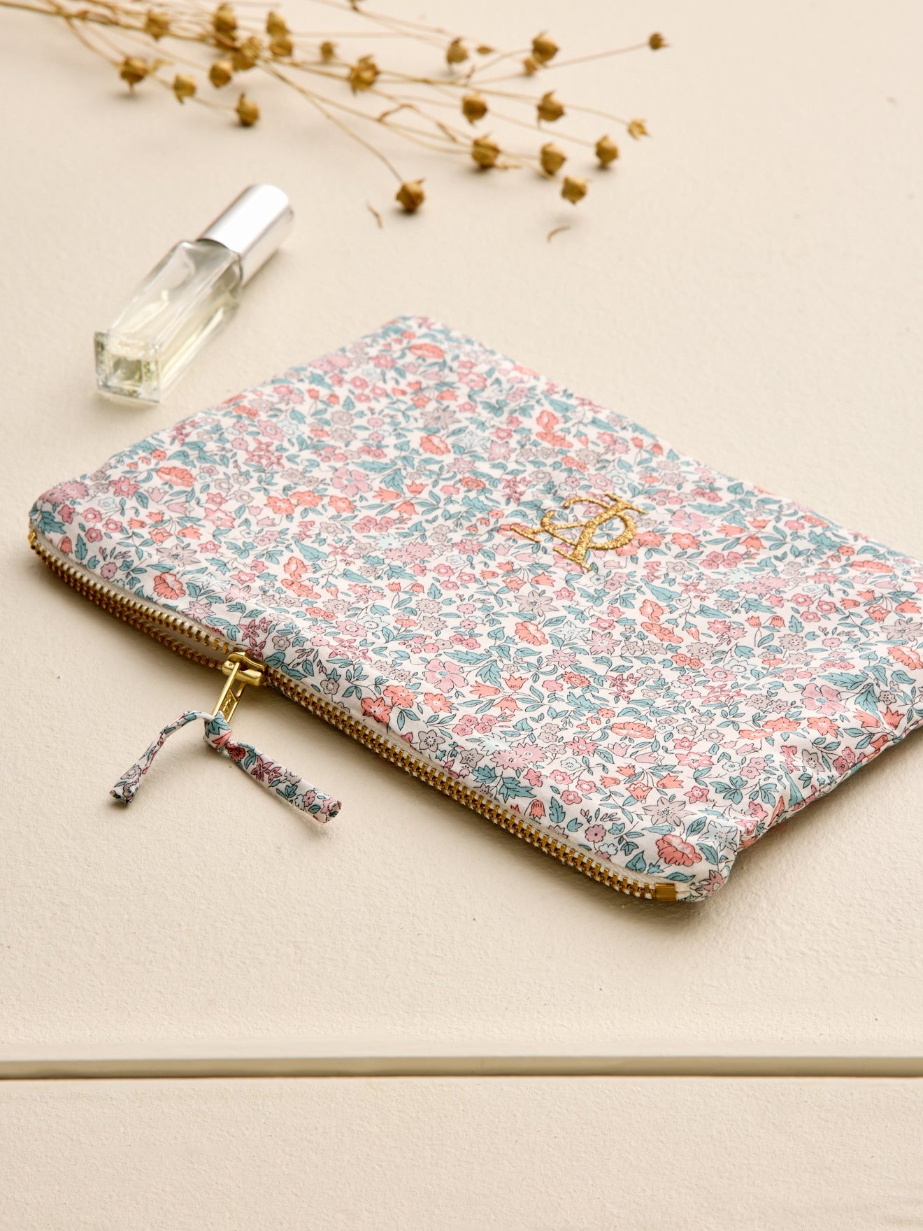 Tasche aus Liberty®-Stoff mit Stickerei – Solidaraktion