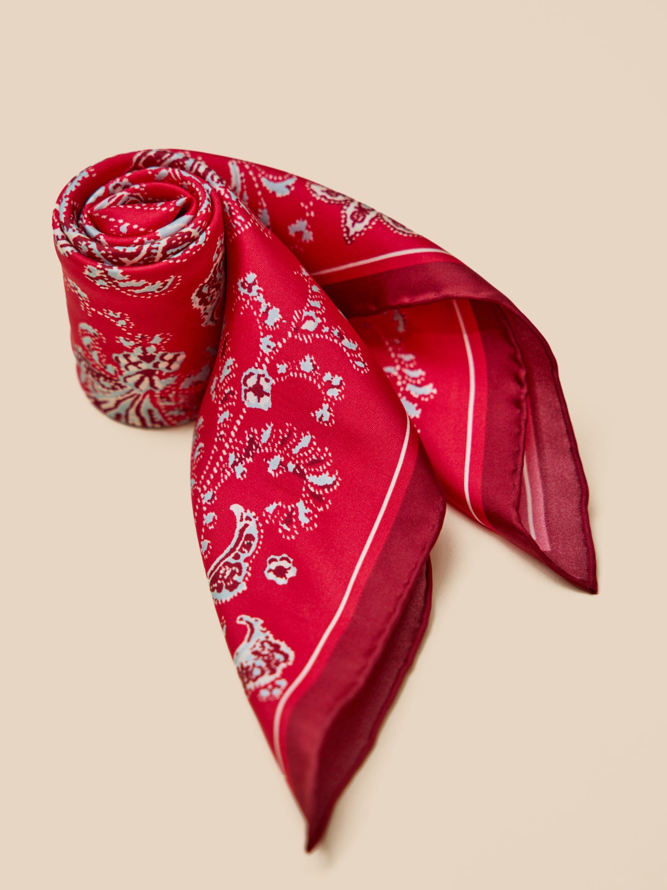 Damenschal aus Seide mit Paisley-Muster