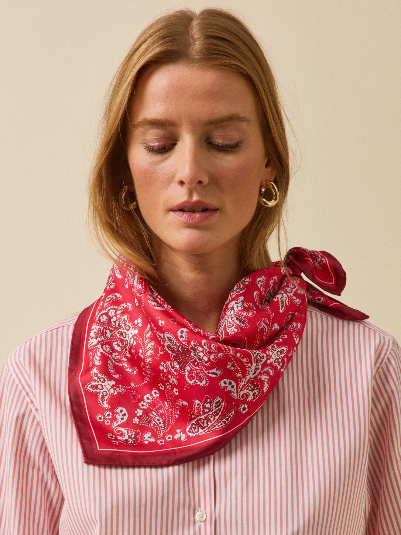Damenschal aus Seide mit Paisley-Muster