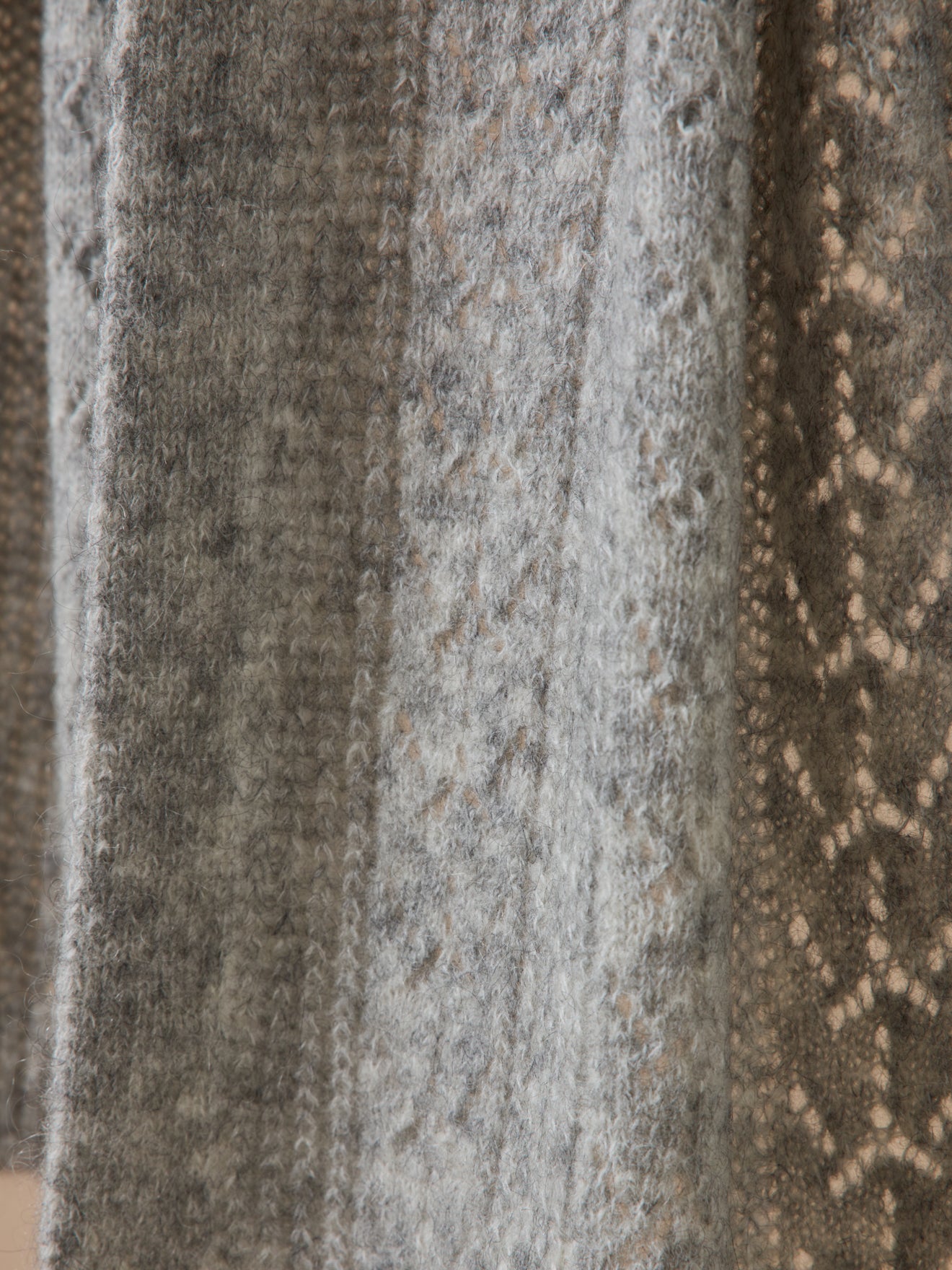 Damen-Wollschal mit Ajour-Muster