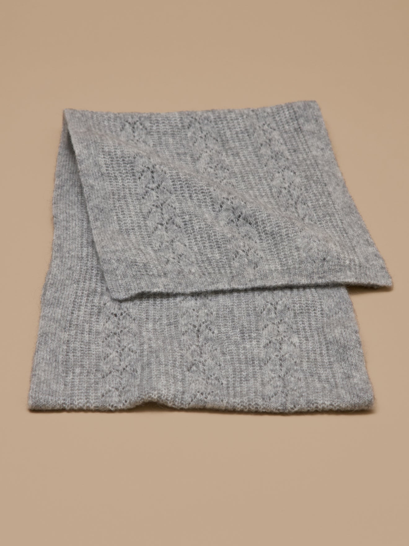 Damen-Wollschal mit Ajour-Muster