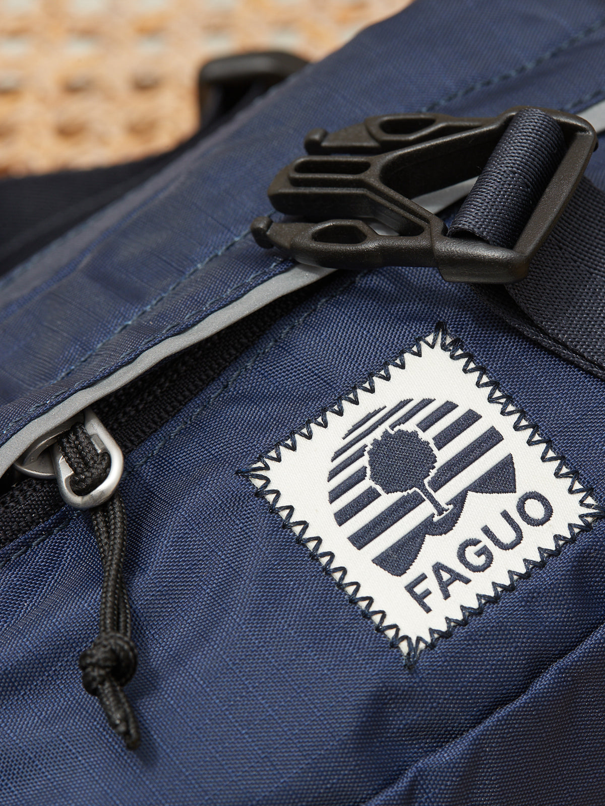 Gürteltasche aus veganem Material - Faguo-Kollektion