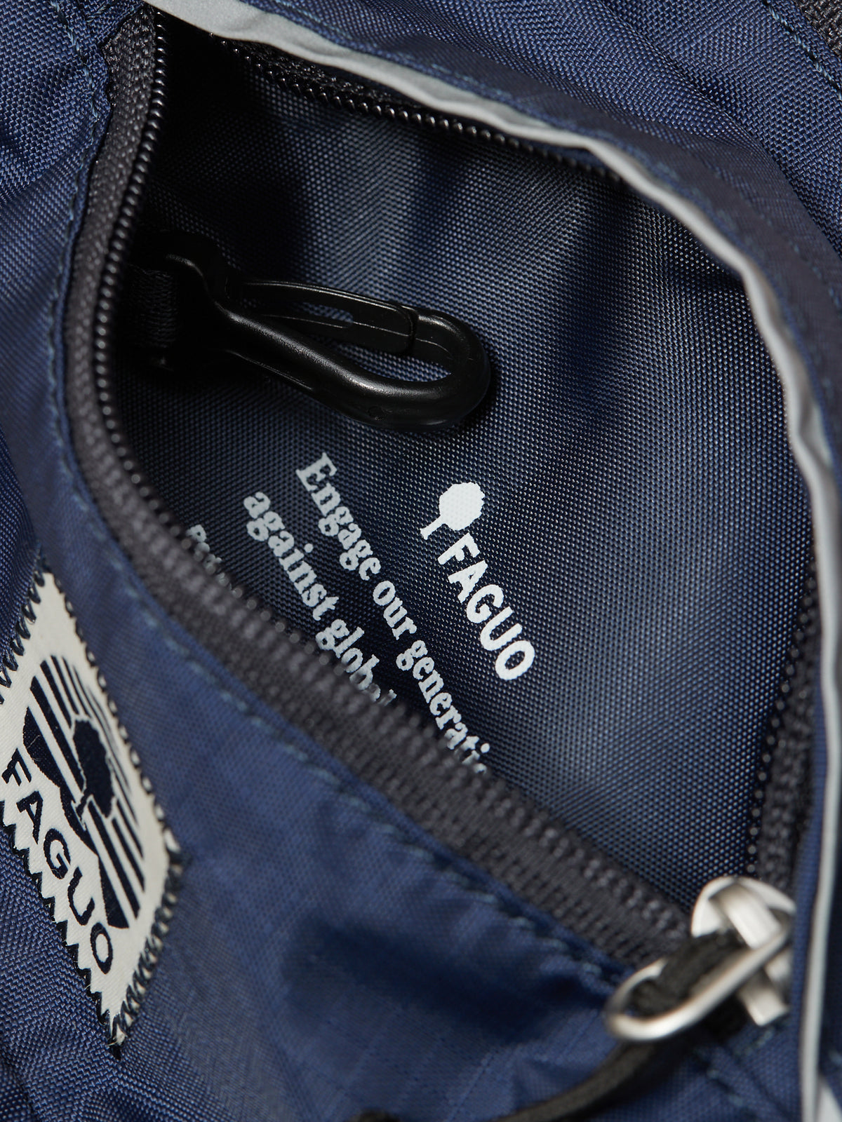 Gürteltasche aus veganem Material - Faguo-Kollektion