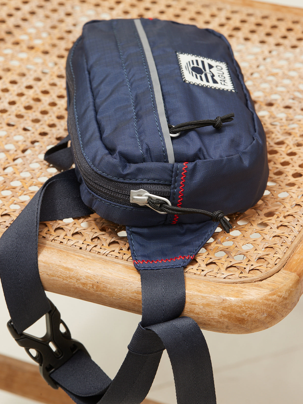Gürteltasche aus veganem Material - Faguo-Kollektion