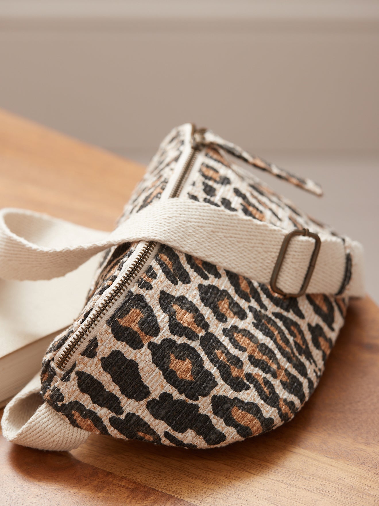 Damen-Gürteltasche mit Leo-Print