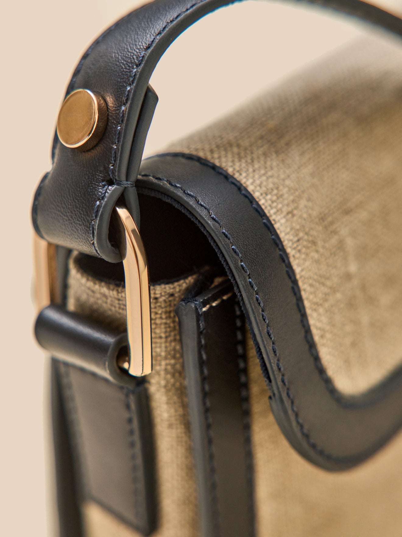 Damen-Umhängetasche, Material-Mix