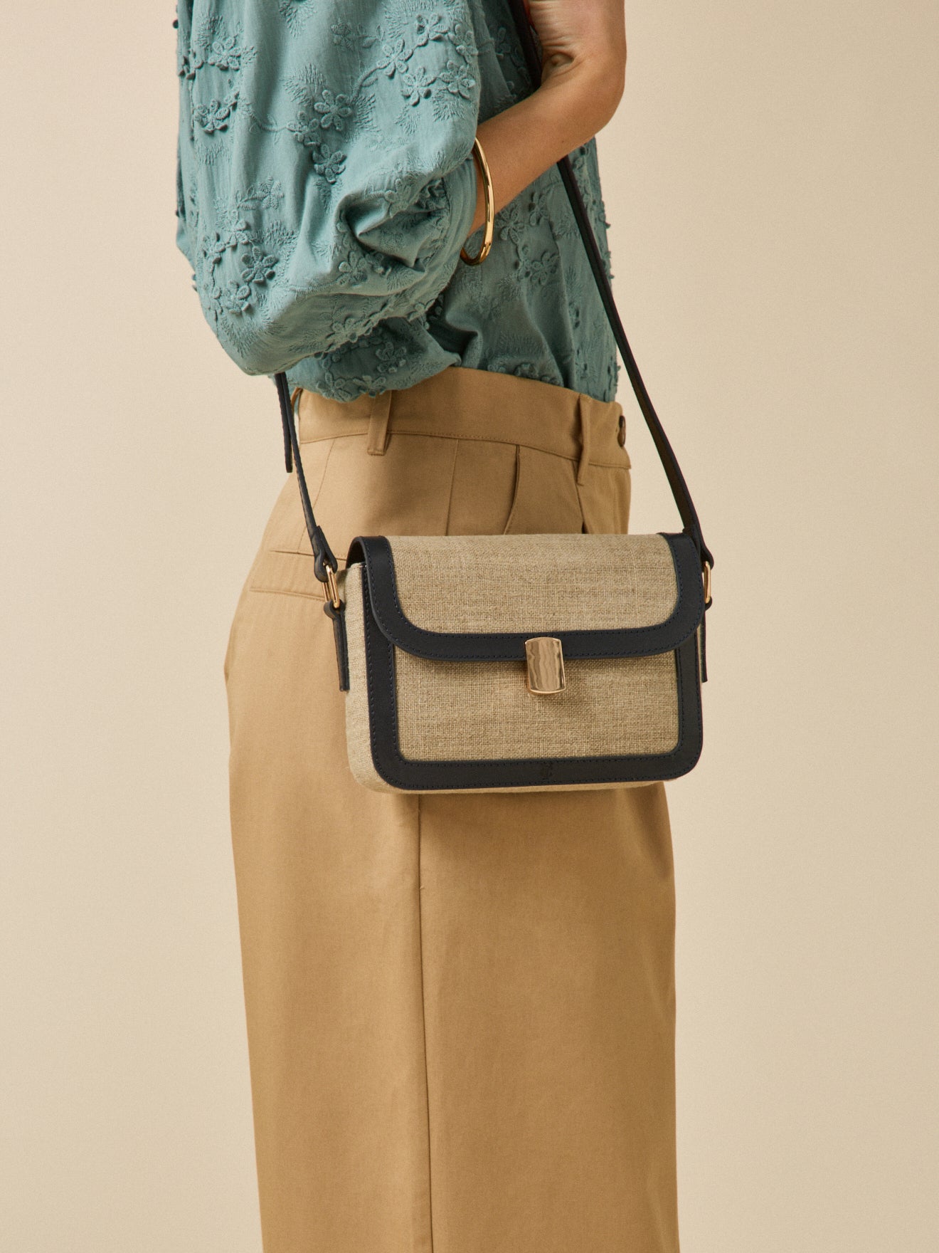 Damen-Umhängetasche, Material-Mix