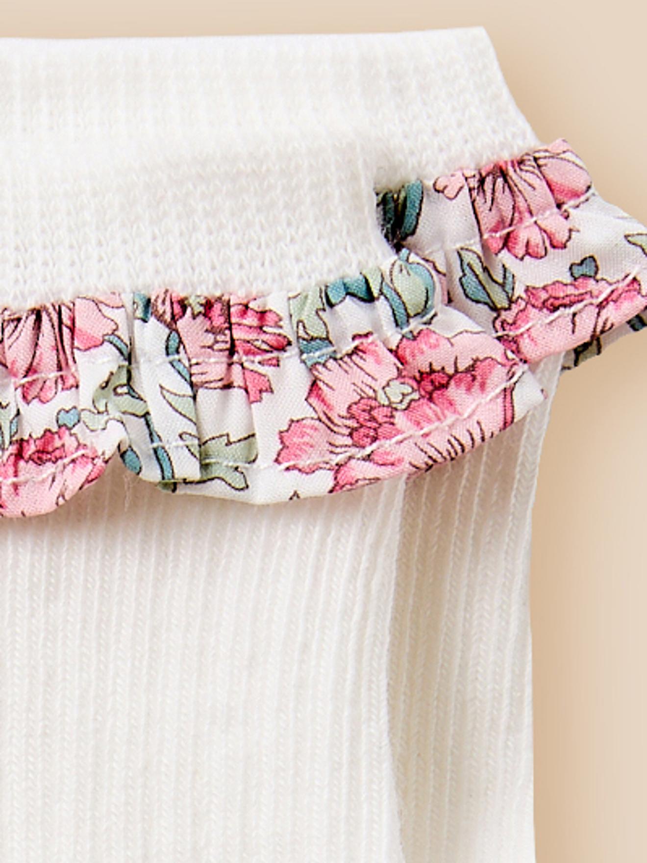 Socken mit Volant aus Liberty-Stoff, Baby